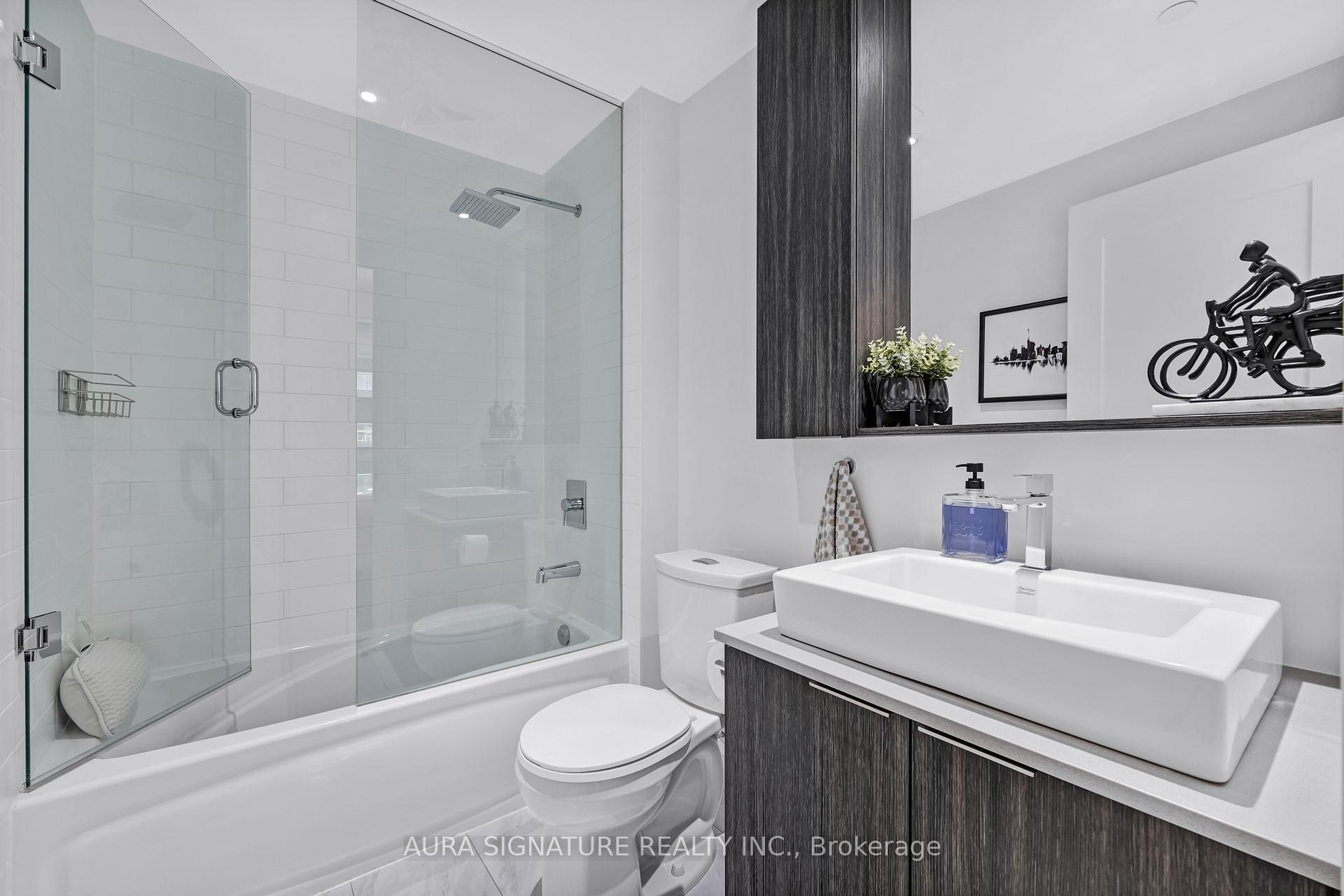 Photo 32 of Unit 901, 110 Marine Parade Drive, Etobicoke, Mimico — HOMEH