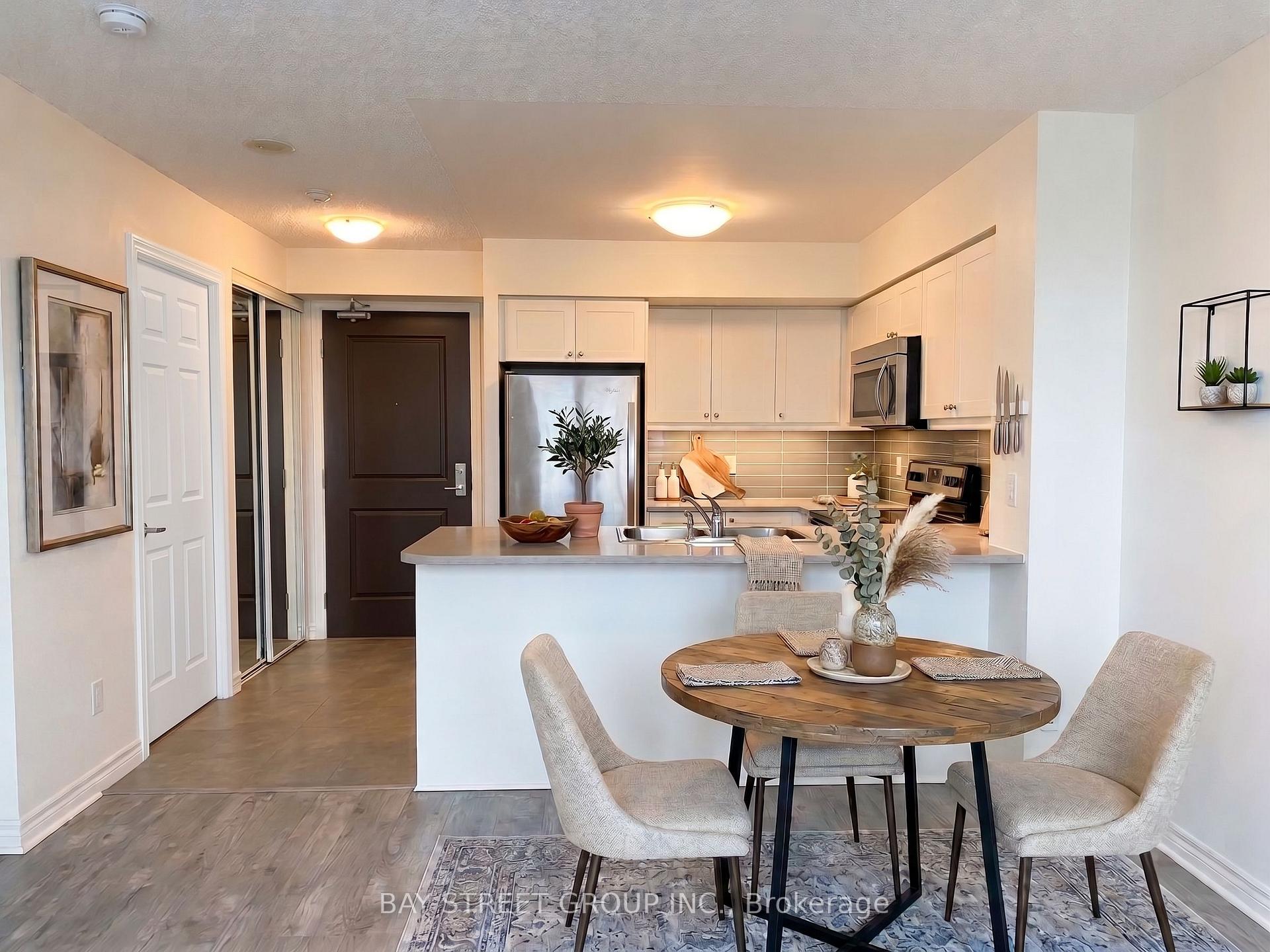 Photo 3 of Unit 906, 25 Lower Simcoe Street, Toronto, Waterfront Communities — HOMEH