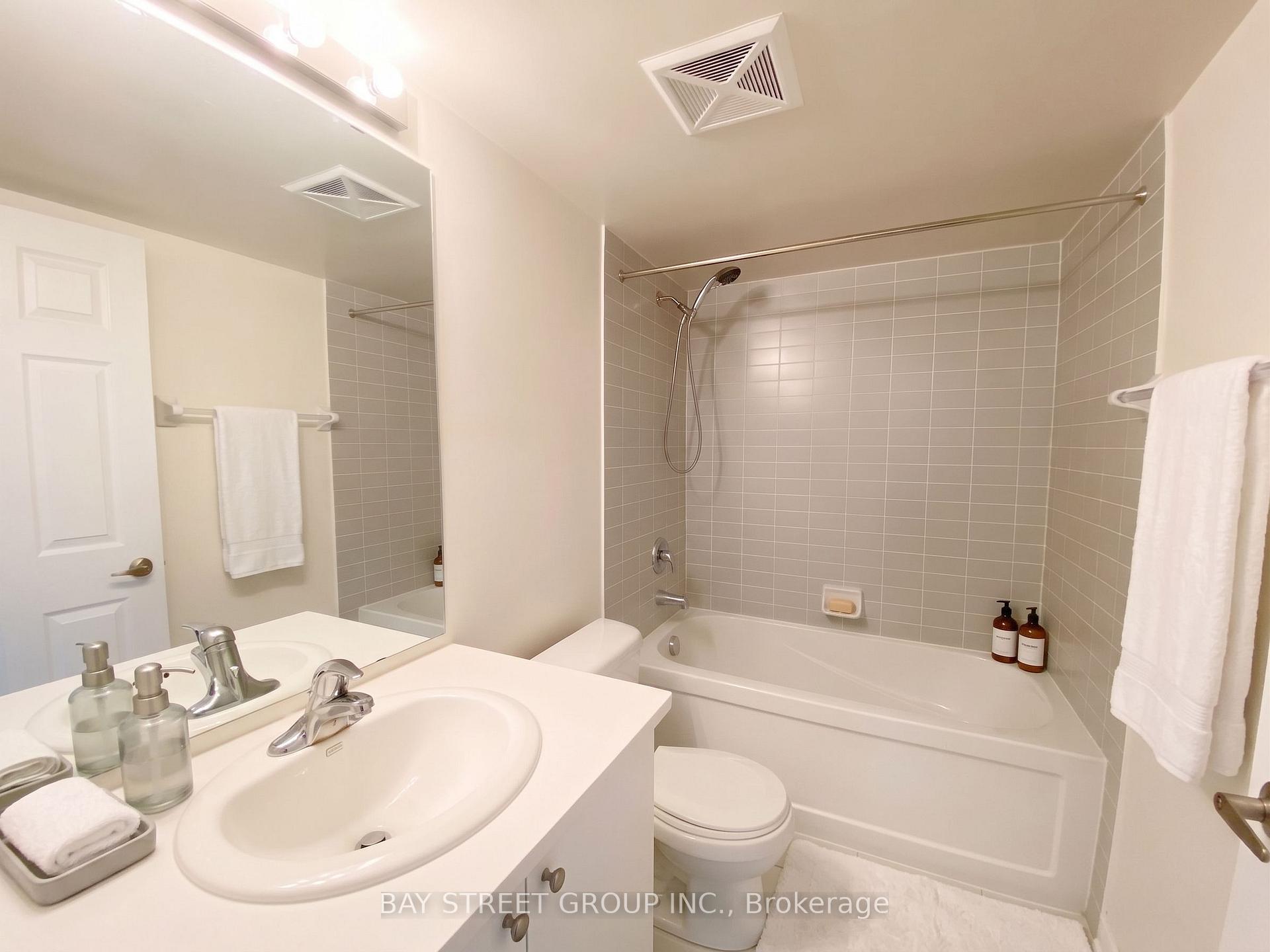 Photo 7 of Unit 906, 25 Lower Simcoe Street, Toronto, Waterfront Communities — HOMEH