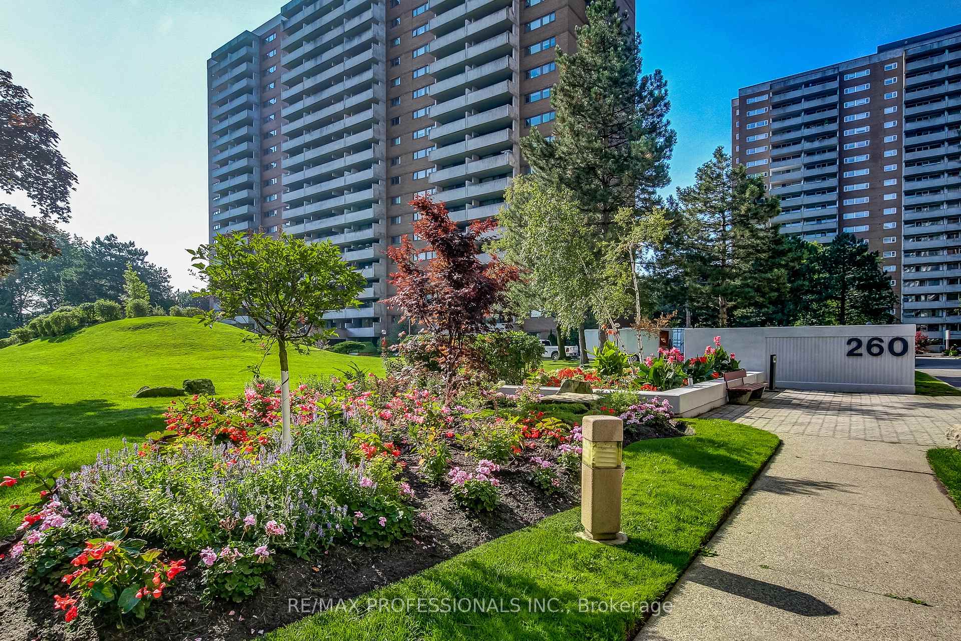 Front of Unit 207, 260 Scarlett Road