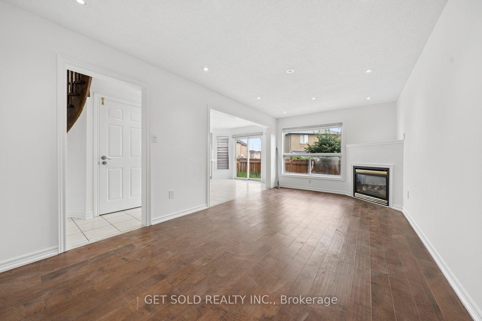 Photo 10 of 57 Oaklea Boulevard, Brampton, Fletcher's Creek South — HOMEH