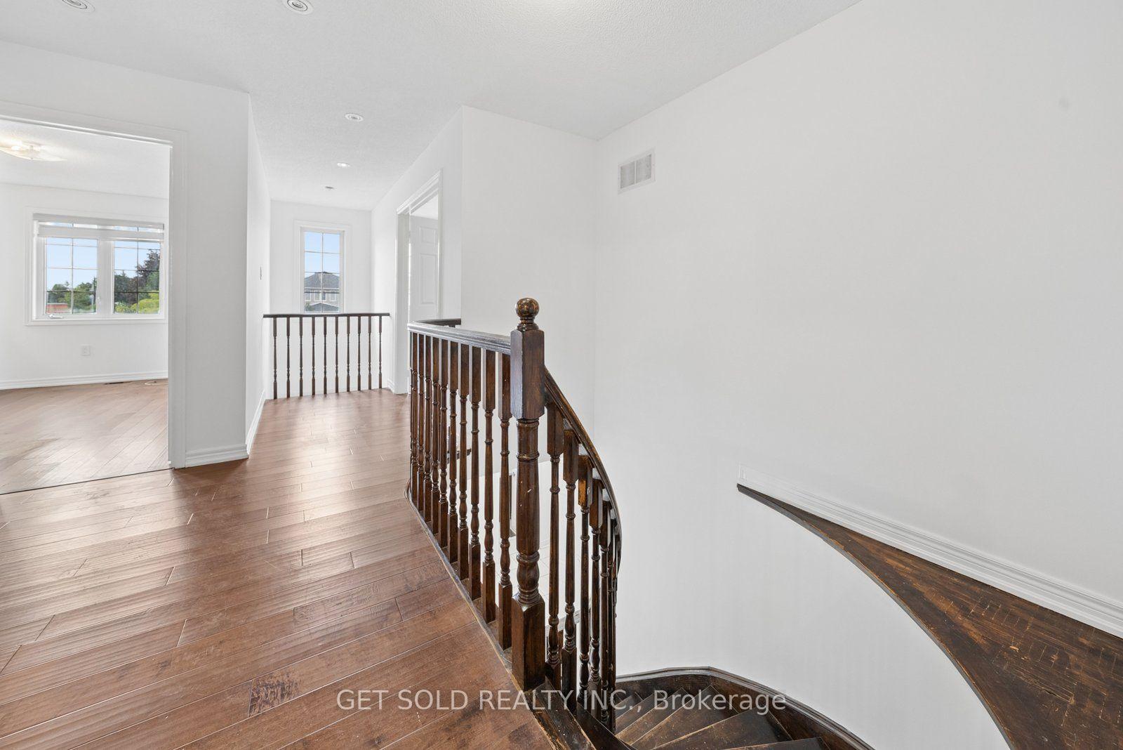 Photo 14 of 57 Oaklea Boulevard, Brampton, Fletcher's Creek South — HOMEH