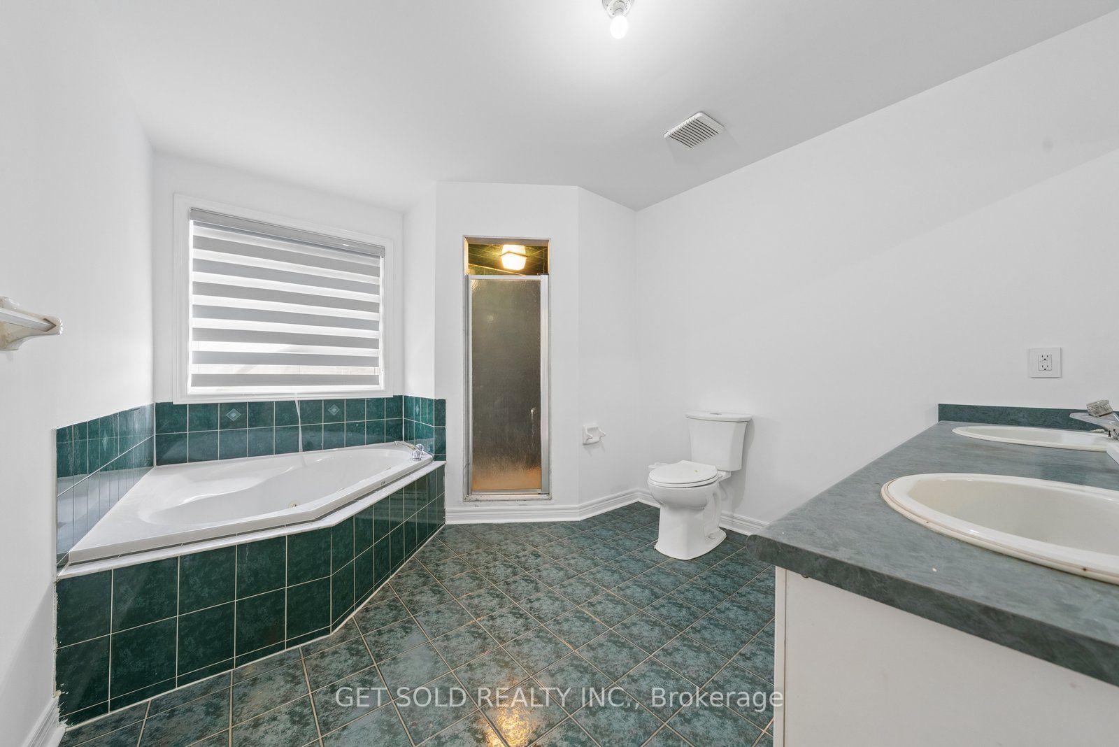 Photo 17 of 57 Oaklea Boulevard, Brampton, Fletcher's Creek South — HOMEH