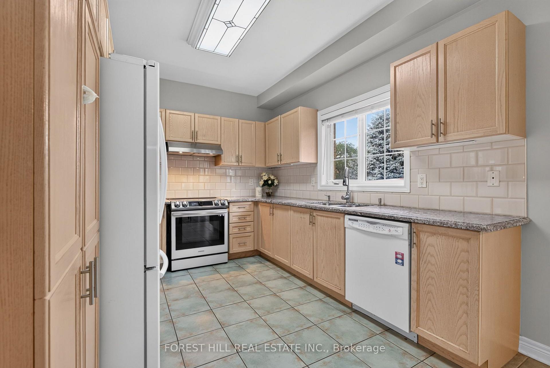 Photo 9 of 2 Foxfield Crescent, Vaughan, Patterson — HOMEH