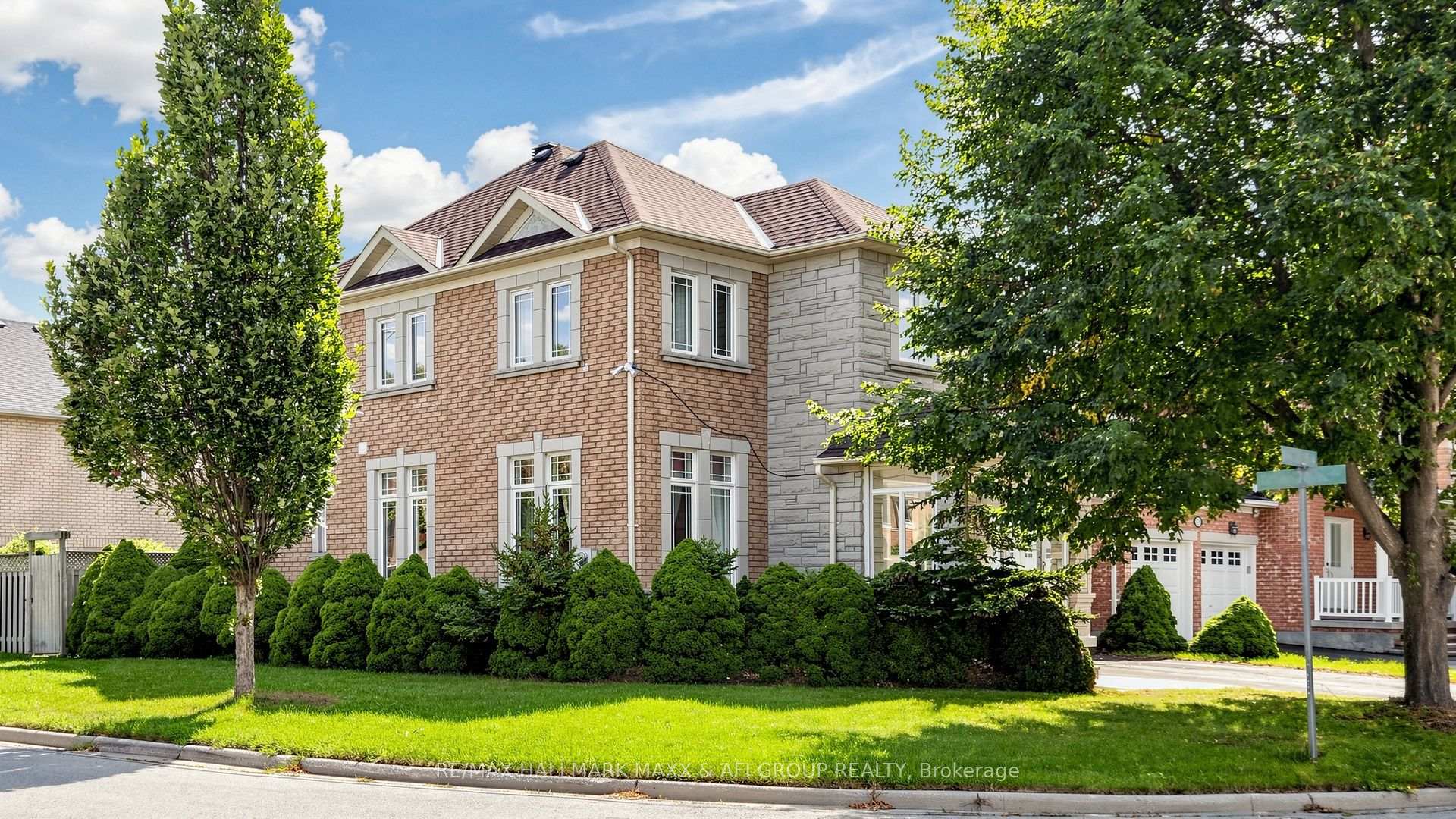 Photo 2 of 33 Amethyst Drive, Richmond Hill, Rouge Woods — HOMEH