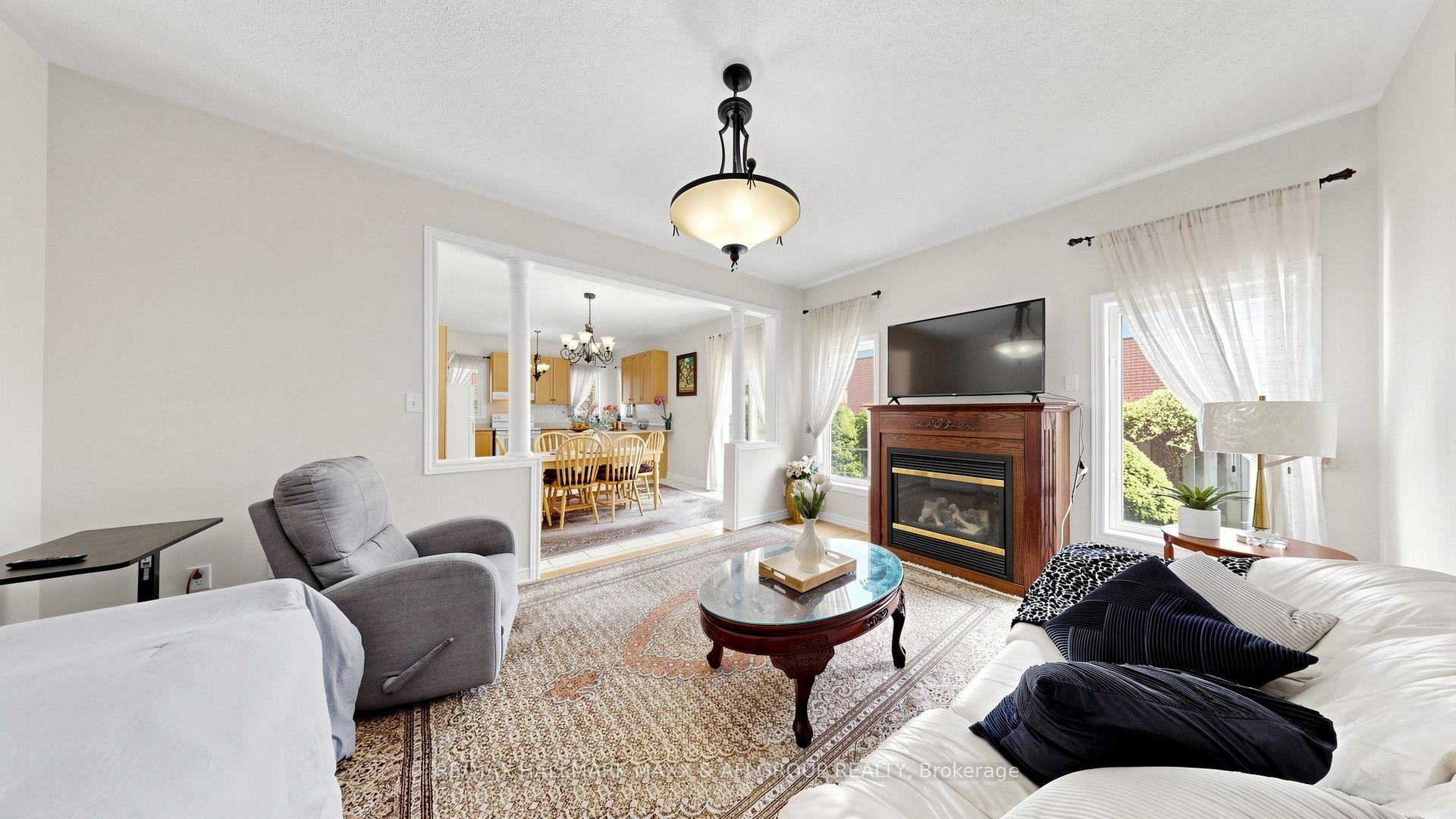 Photo 10 of 33 Amethyst Drive, Richmond Hill, Rouge Woods — HOMEH