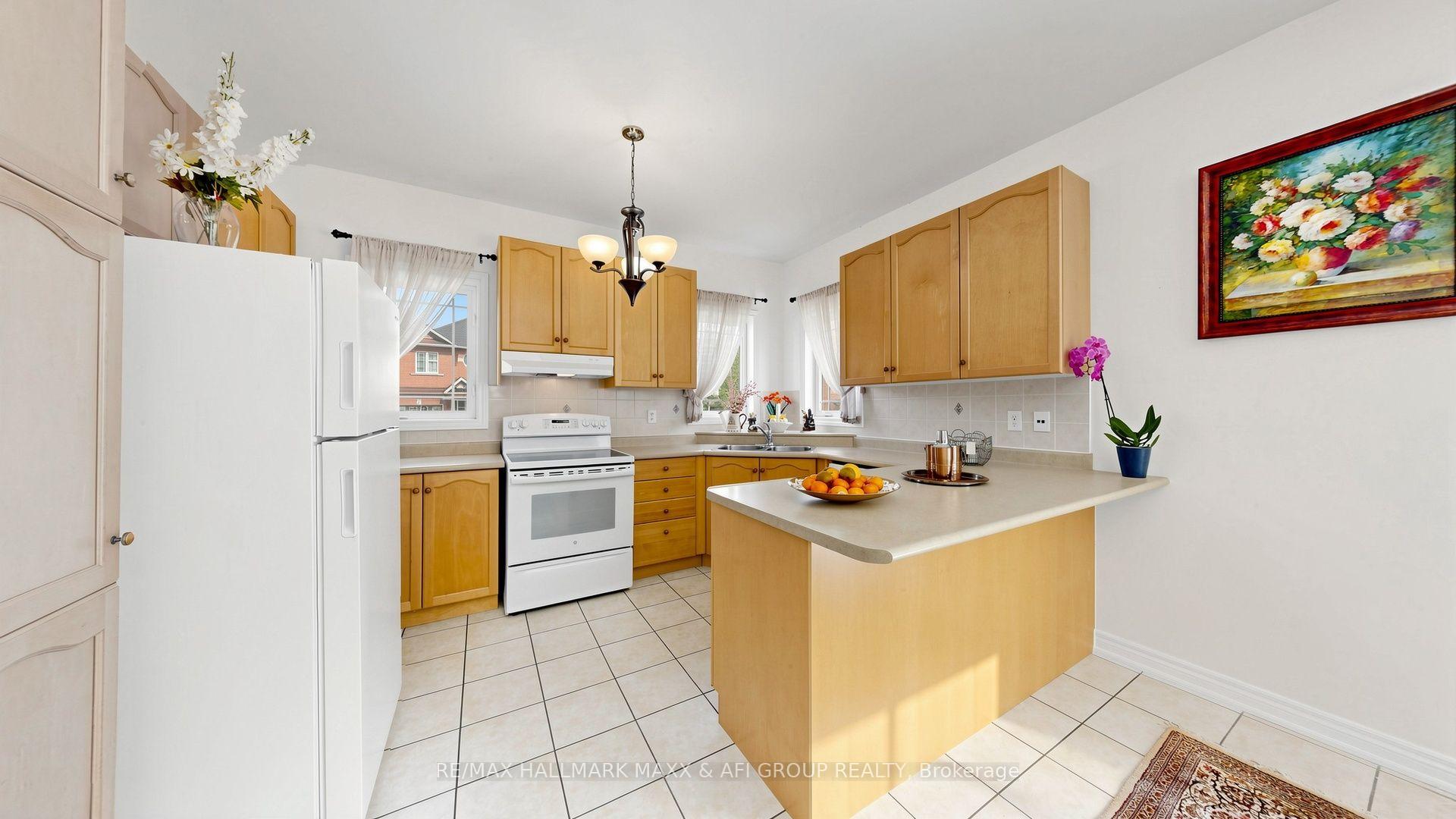 Photo 11 of 33 Amethyst Drive, Richmond Hill, Rouge Woods — HOMEH