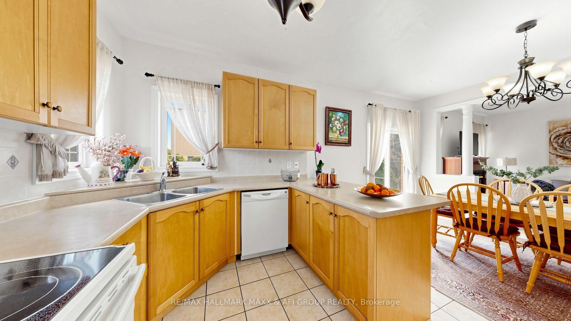 Photo 12 of 33 Amethyst Drive, Richmond Hill, Rouge Woods — HOMEH