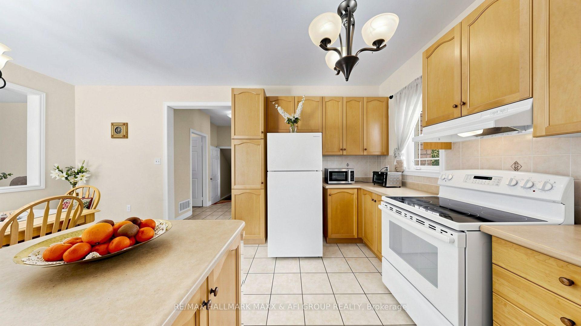 Photo 13 of 33 Amethyst Drive, Richmond Hill, Rouge Woods — HOMEH