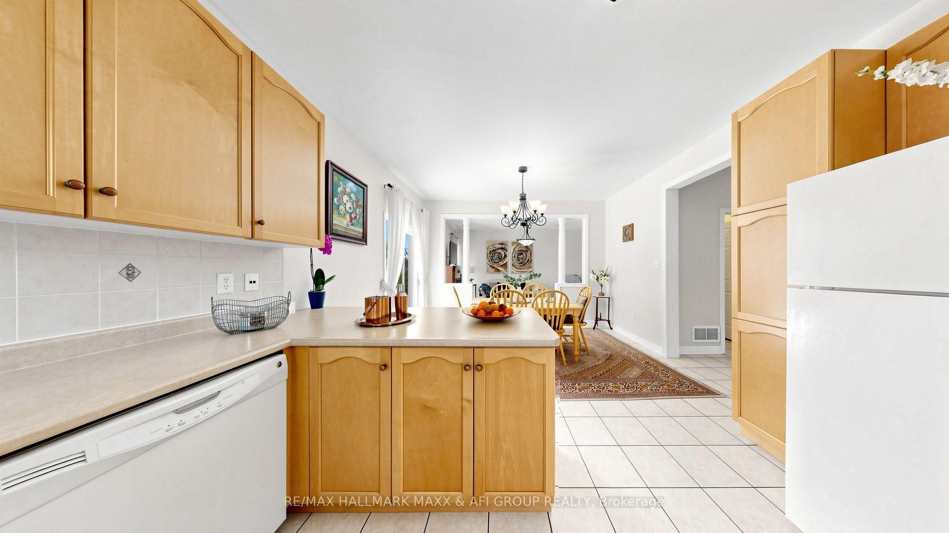 Photo 14 of 33 Amethyst Drive, Richmond Hill, Rouge Woods — HOMEH