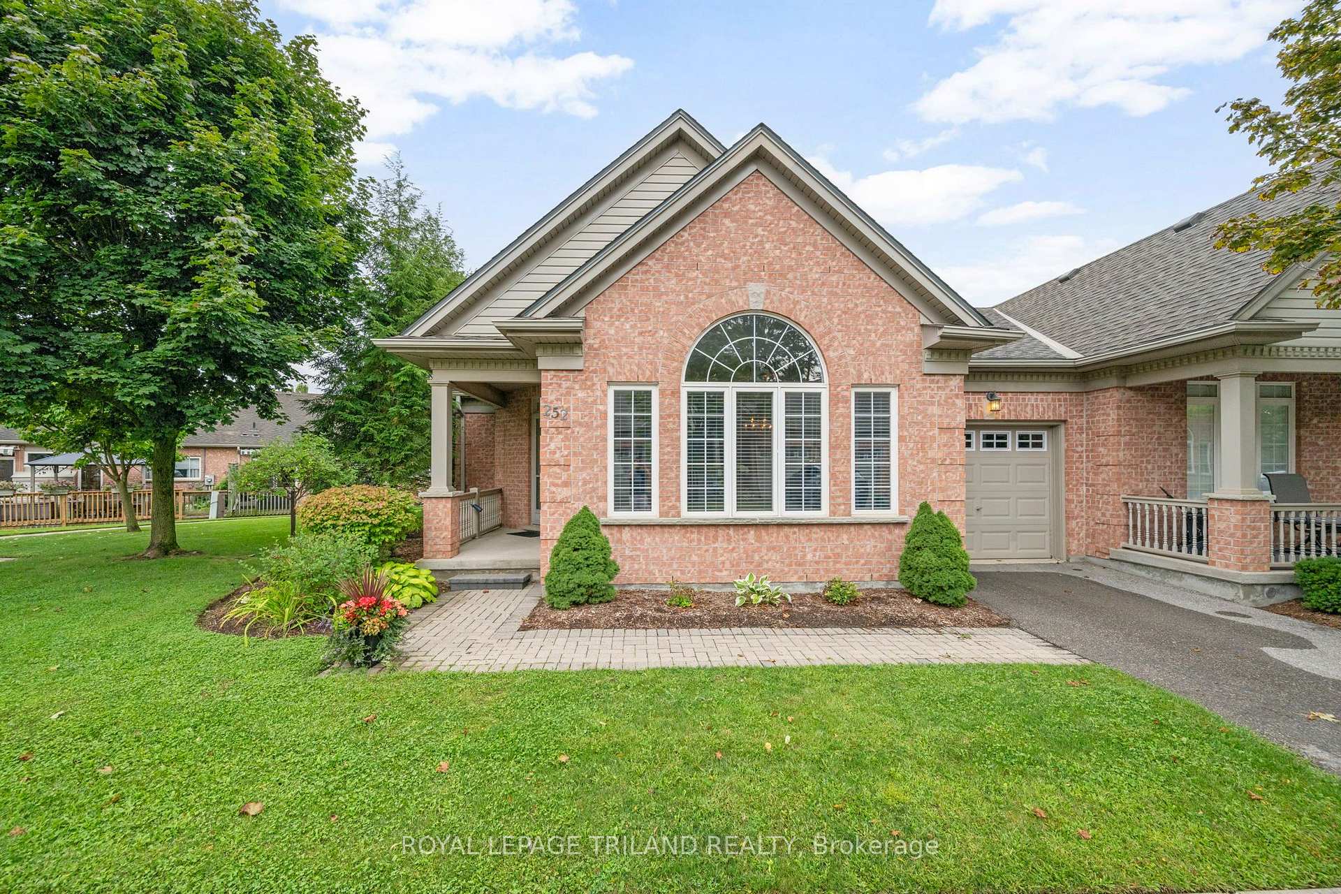 Photo 2 of Unit 252, 2025 Meadowgate Boulevard, London, South U — HOMEH
