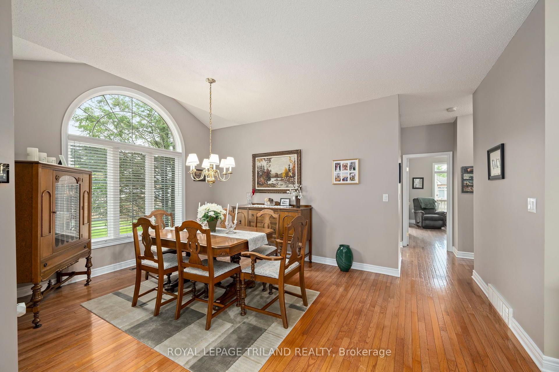 Photo 10 of Unit 252, 2025 Meadowgate Boulevard, London, South U — HOMEH