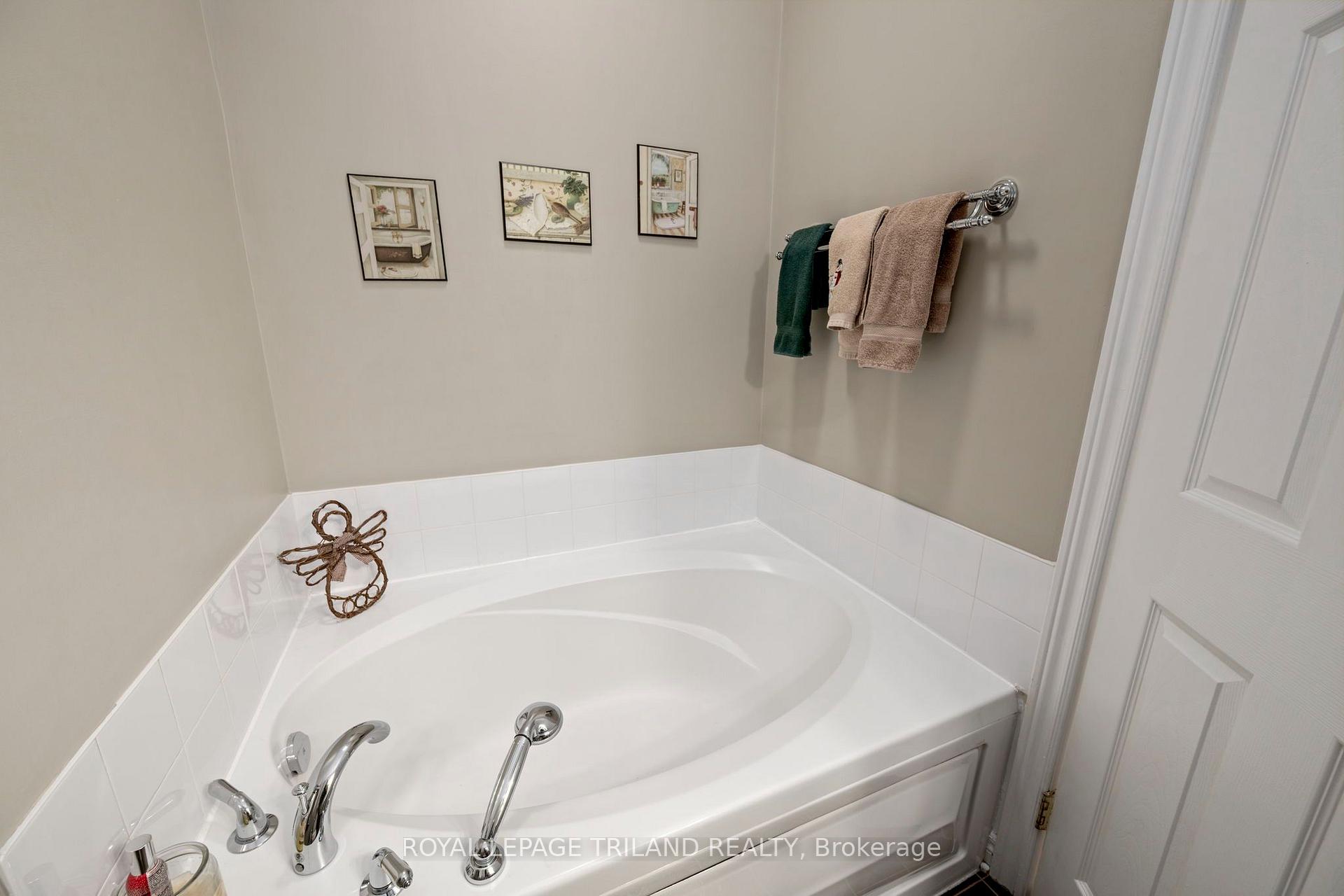 Photo 17 of Unit 252, 2025 Meadowgate Boulevard, London, South U — HOMEH