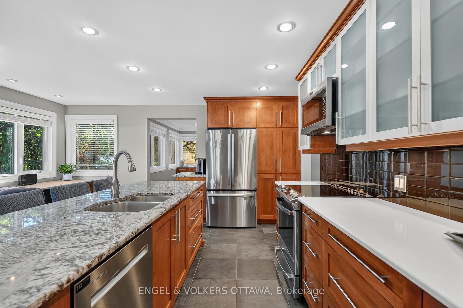 Photo 11 of 22 Lynhurst Avenue, Ottawa, Mooneys Bay/Riverside Park — HOMEH