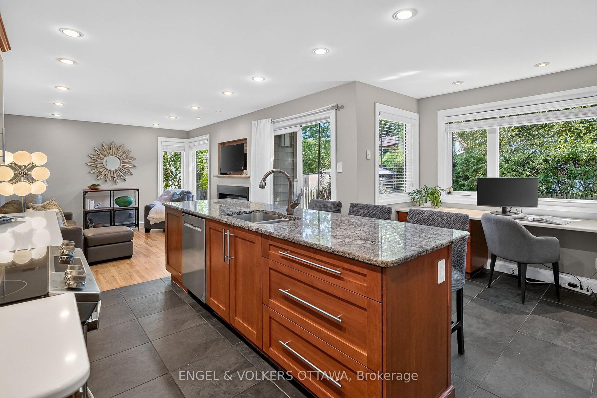 Photo 12 of 22 Lynhurst Avenue, Ottawa, Mooneys Bay/Riverside Park — HOMEH