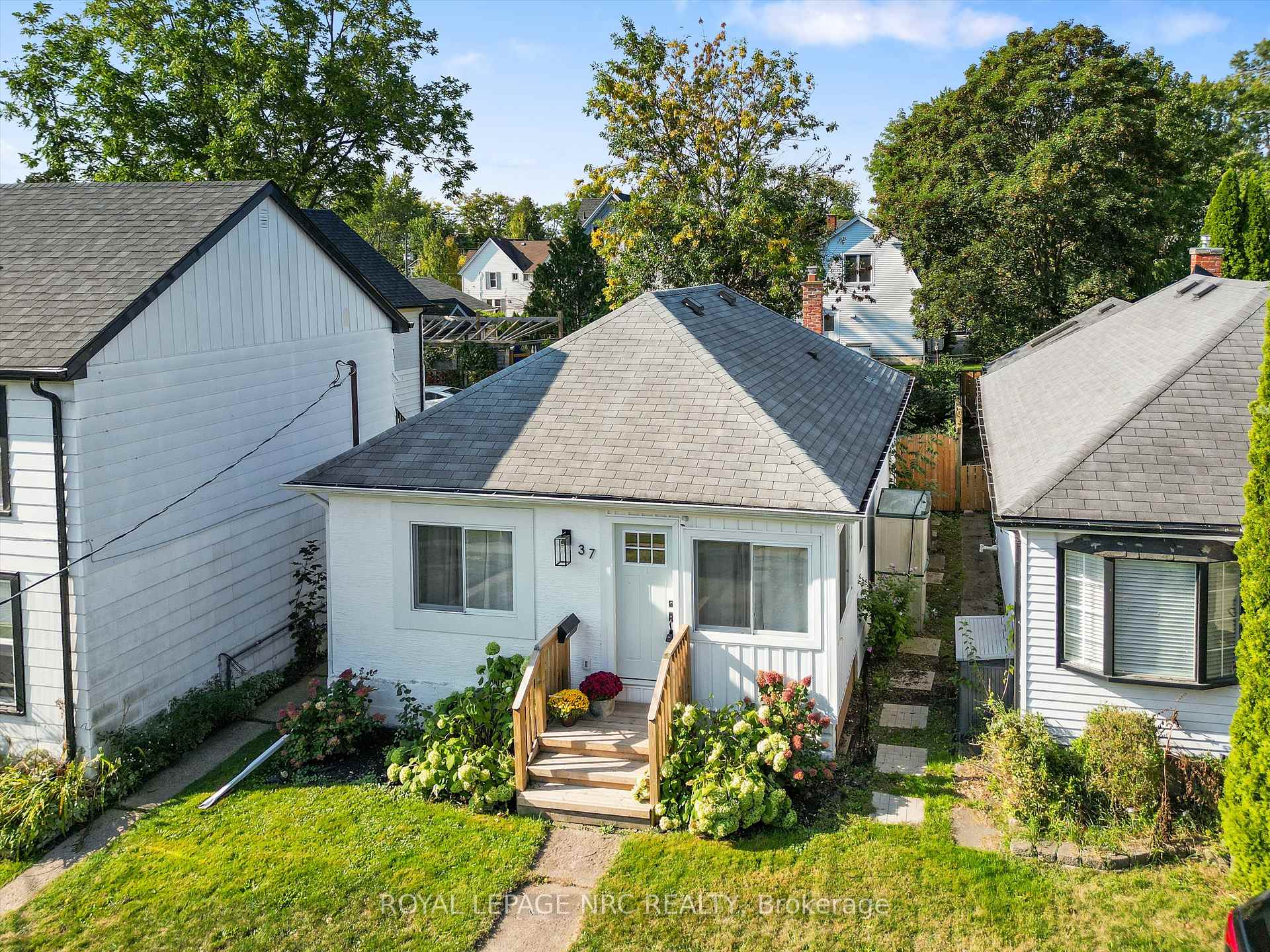 Photo 4 of 37 Lock Street, St. Catharines, Port Dalhousie — HOMEH