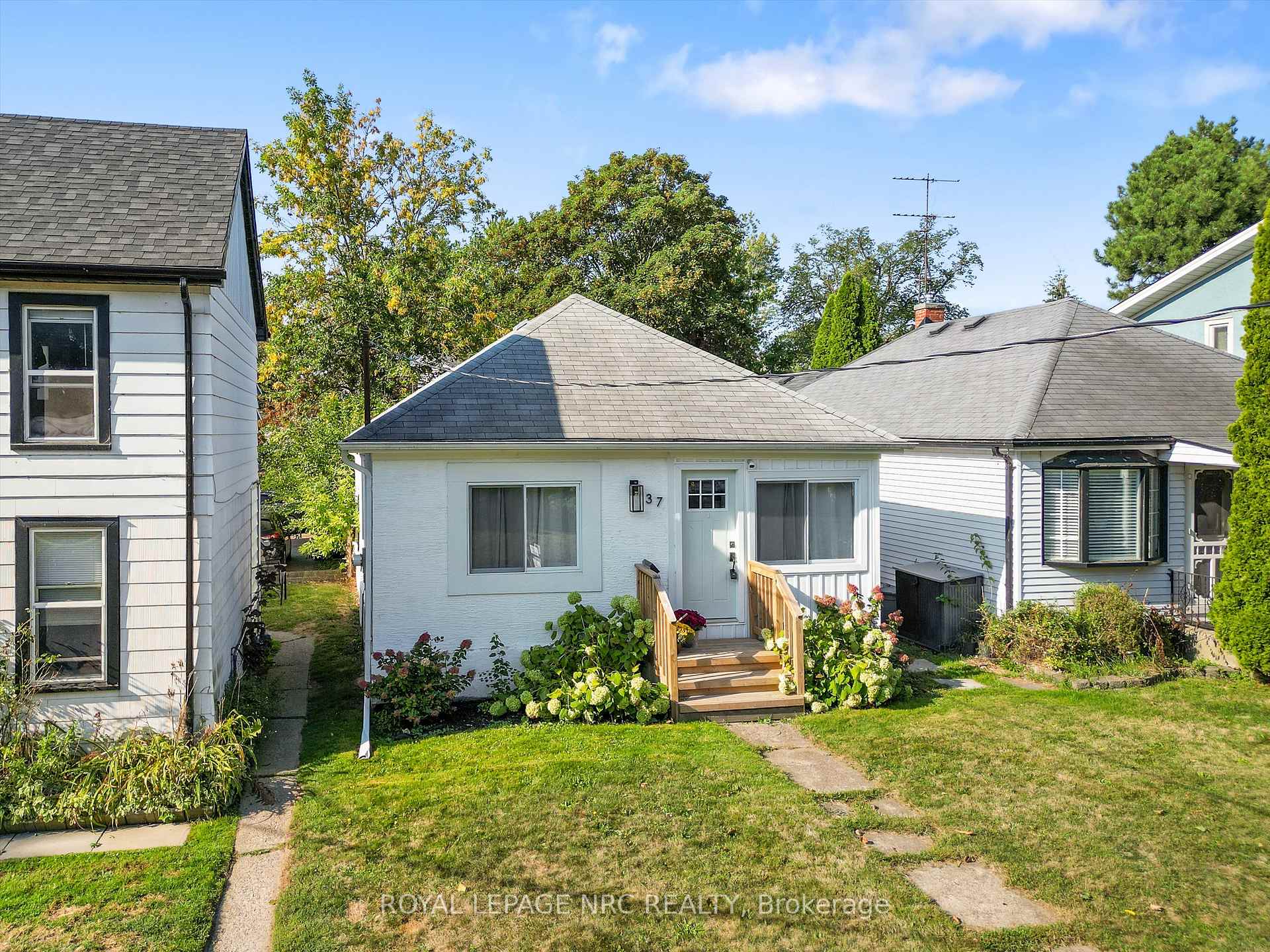 Photo 5 of 37 Lock Street, St. Catharines, Port Dalhousie — HOMEH
