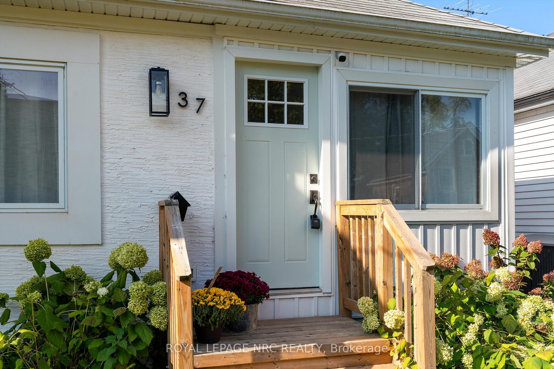 Photo 6 of 37 Lock Street, St. Catharines, Port Dalhousie — HOMEH