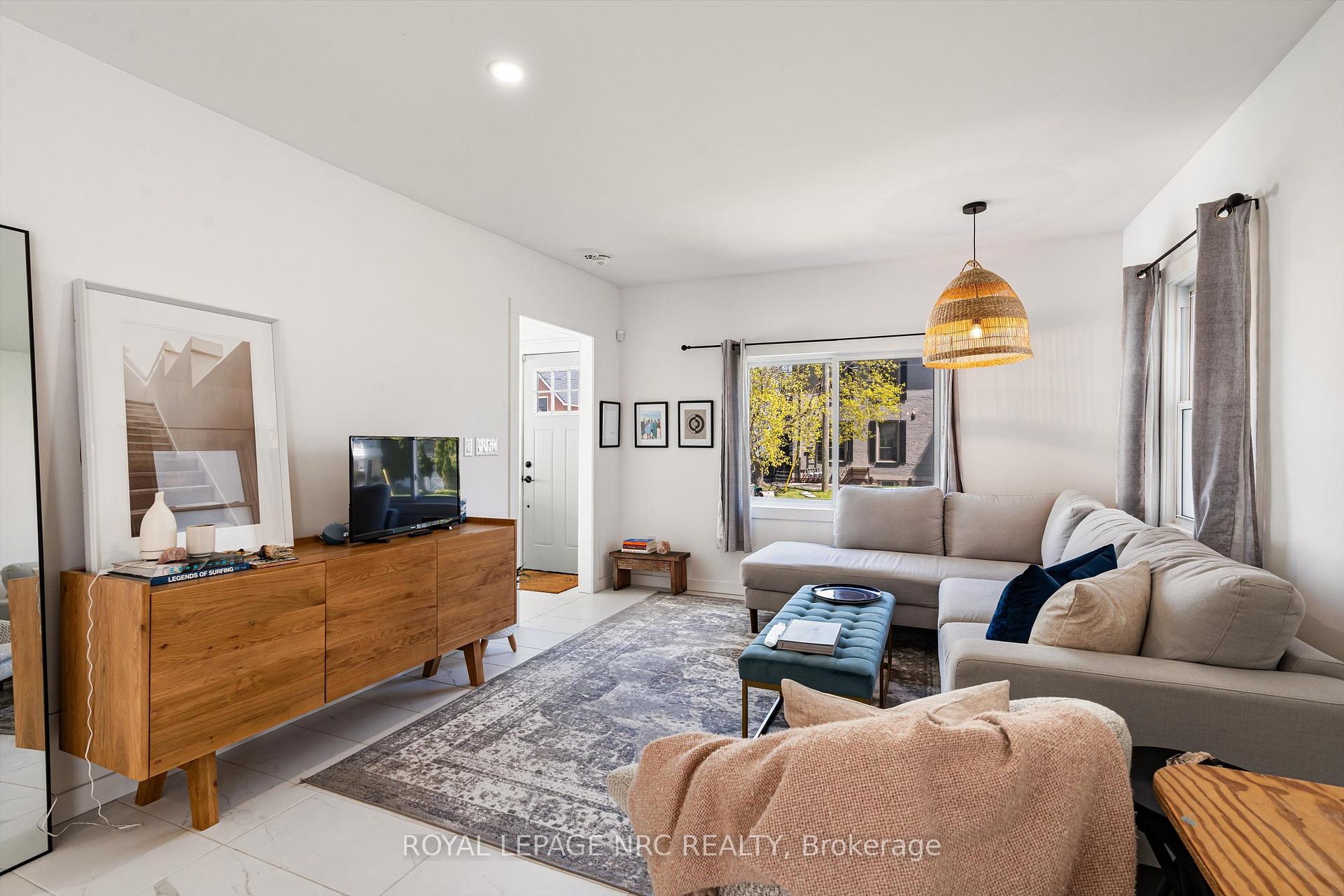 Photo 12 of 37 Lock Street, St. Catharines, Port Dalhousie — HOMEH