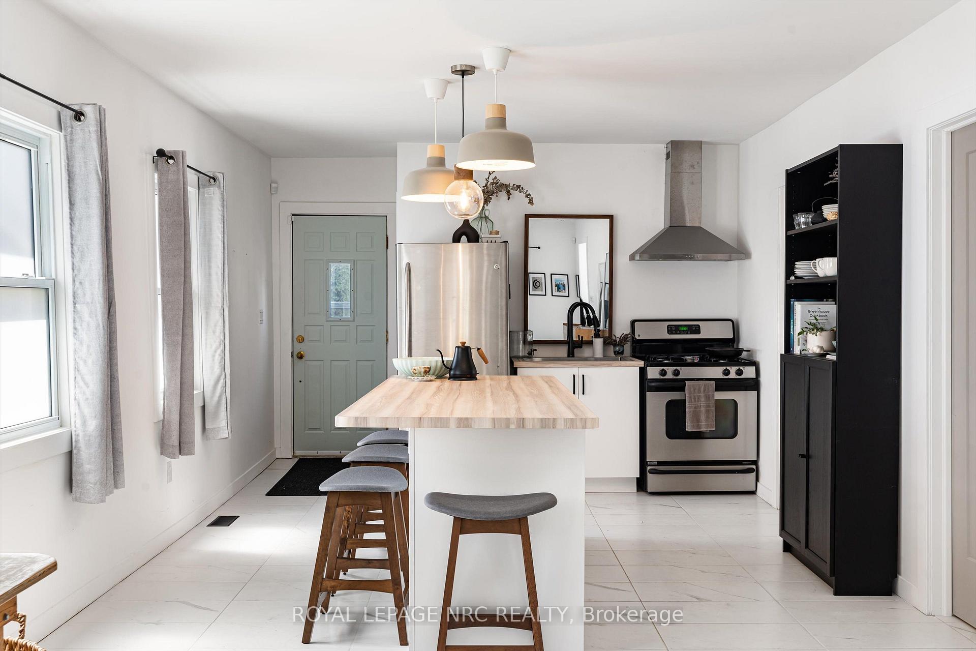 Photo 13 of 37 Lock Street, St. Catharines, Port Dalhousie — HOMEH