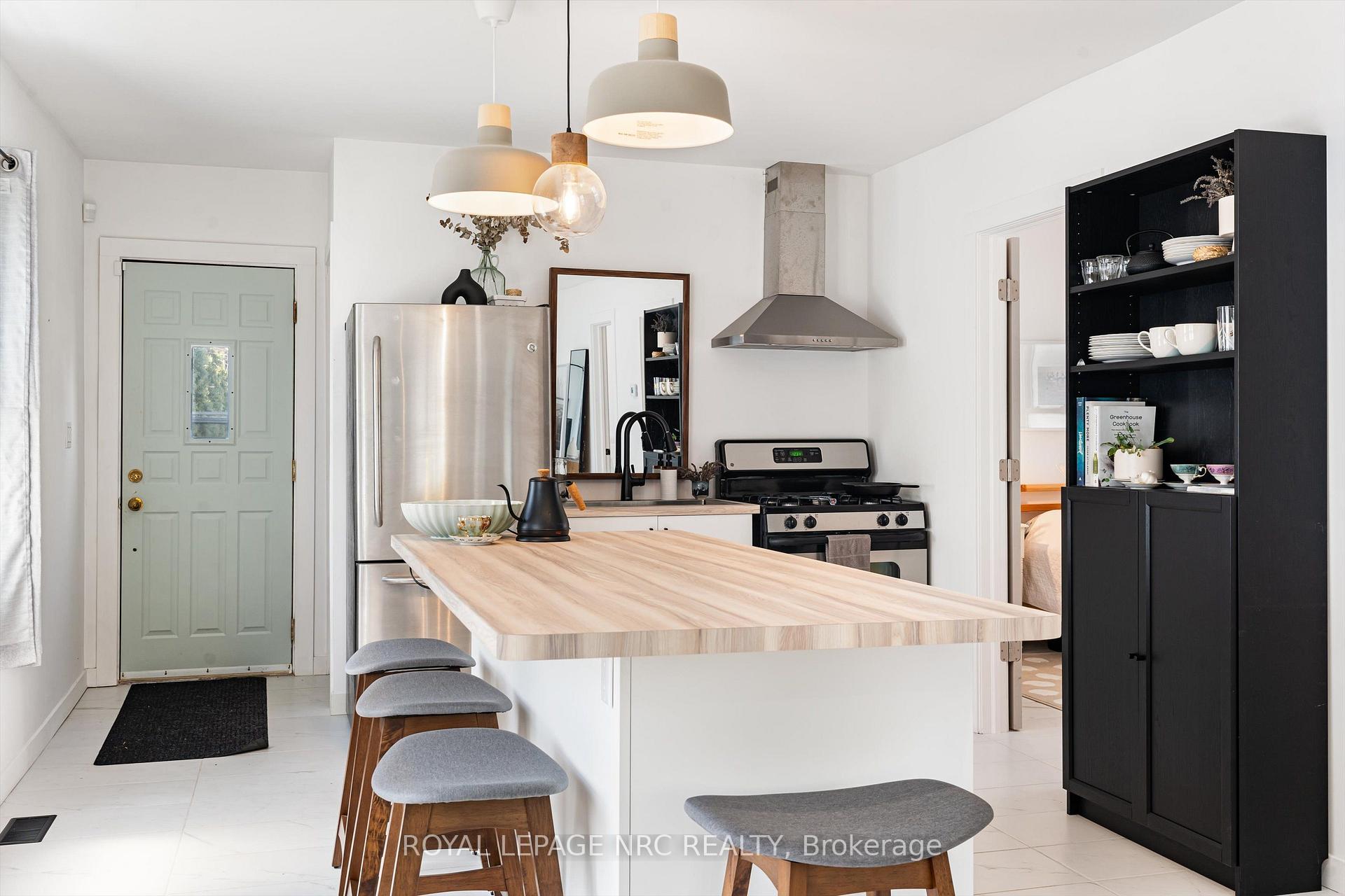 Photo 15 of 37 Lock Street, St. Catharines, Port Dalhousie — HOMEH