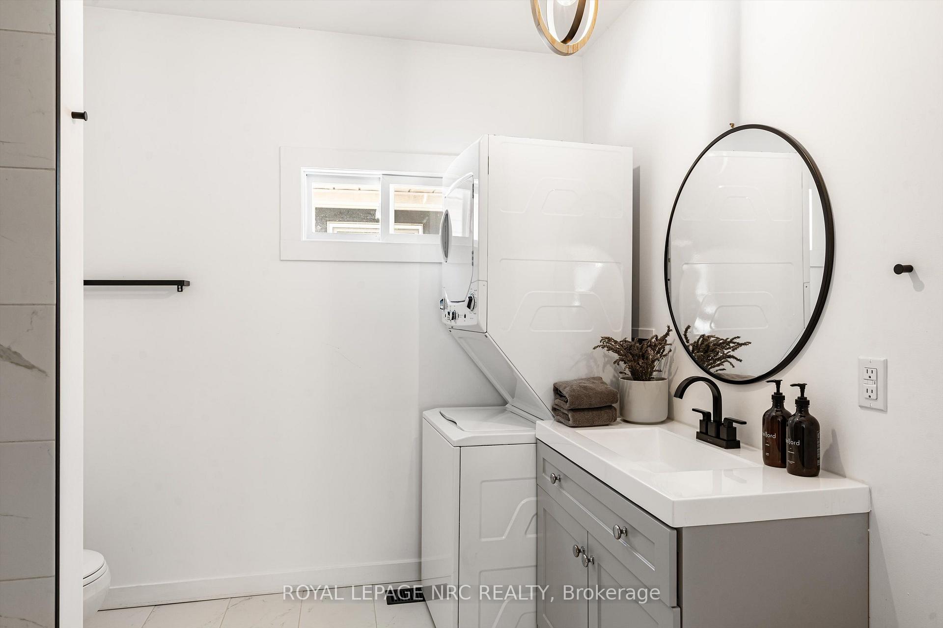 Photo 24 of 37 Lock Street, St. Catharines, Port Dalhousie — HOMEH