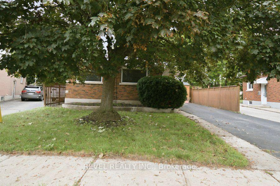 Photo 3 of 115 Tenth Avenue, Brantford, Eagle Place East — HOMEH