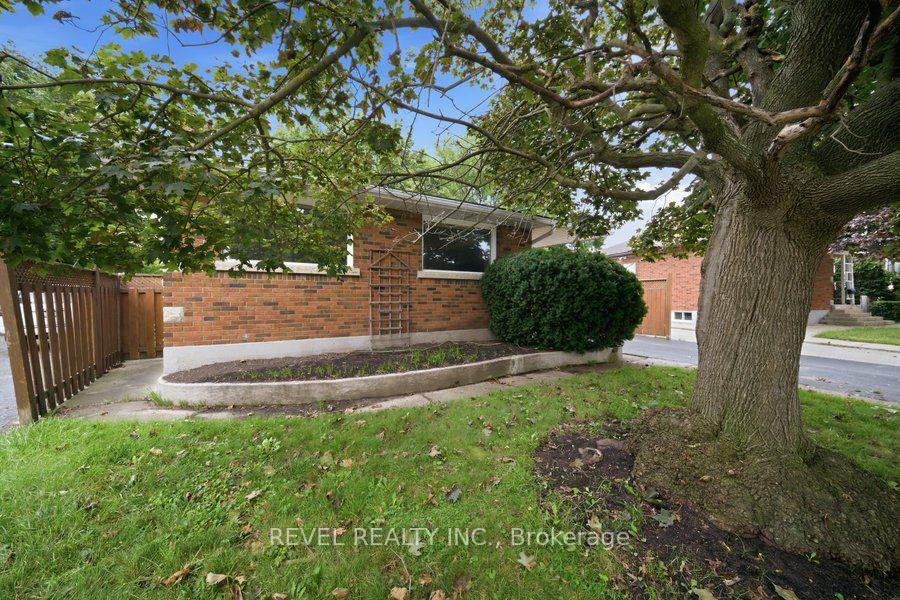Photo 4 of 115 Tenth Avenue, Brantford, Eagle Place East — HOMEH