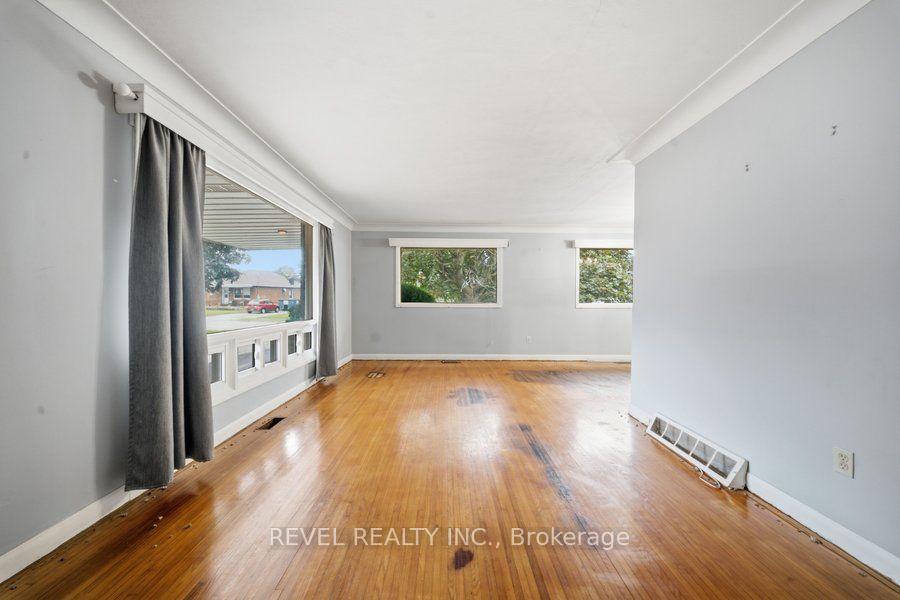 Photo 9 of 115 Tenth Avenue, Brantford, Eagle Place East — HOMEH