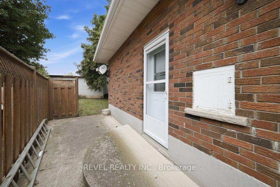 Photo 22 of 115 Tenth Avenue, Brantford, Eagle Place East — HOMEH
