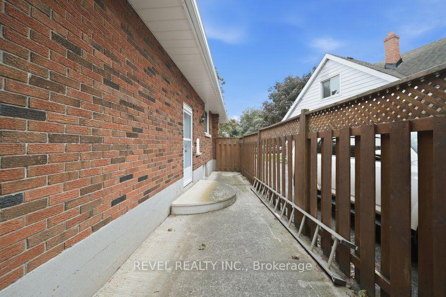 Photo 23 of 115 Tenth Avenue, Brantford, Eagle Place East — HOMEH