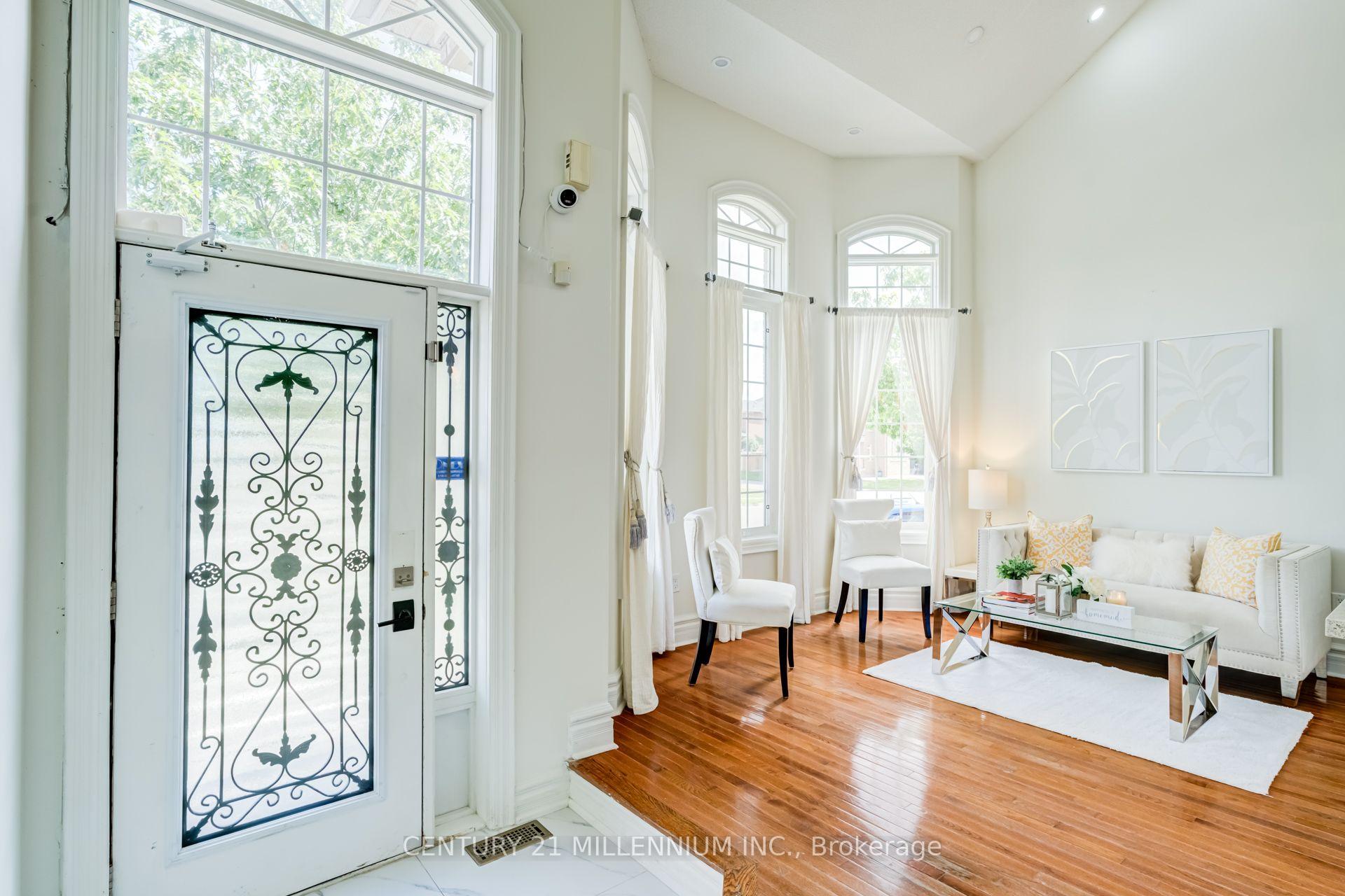 Photo 4 of 102 Southlake Boulevard, Brampton, Madoc — HOMEH