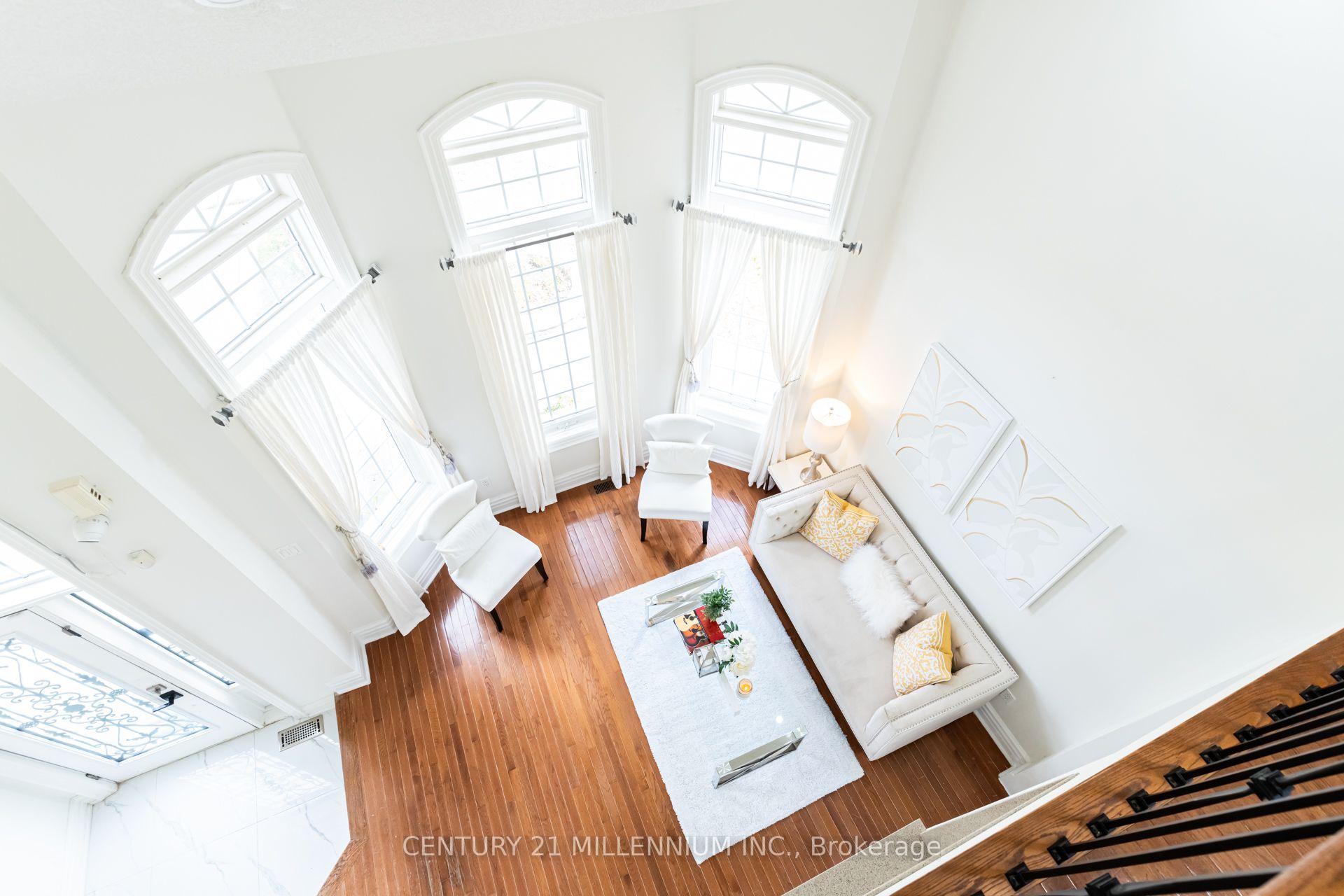 Photo 9 of 102 Southlake Boulevard, Brampton, Madoc — HOMEH