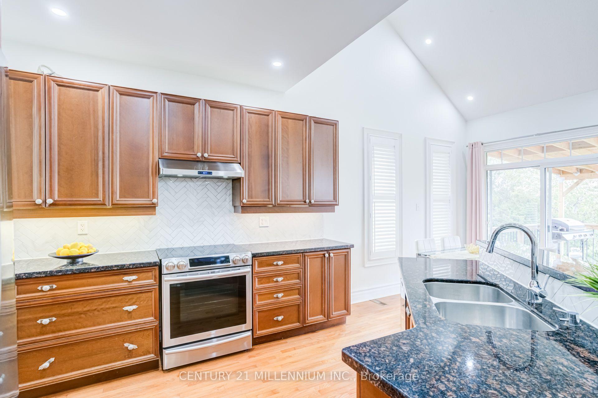 Photo 23 of 102 Southlake Boulevard, Brampton, Madoc — HOMEH