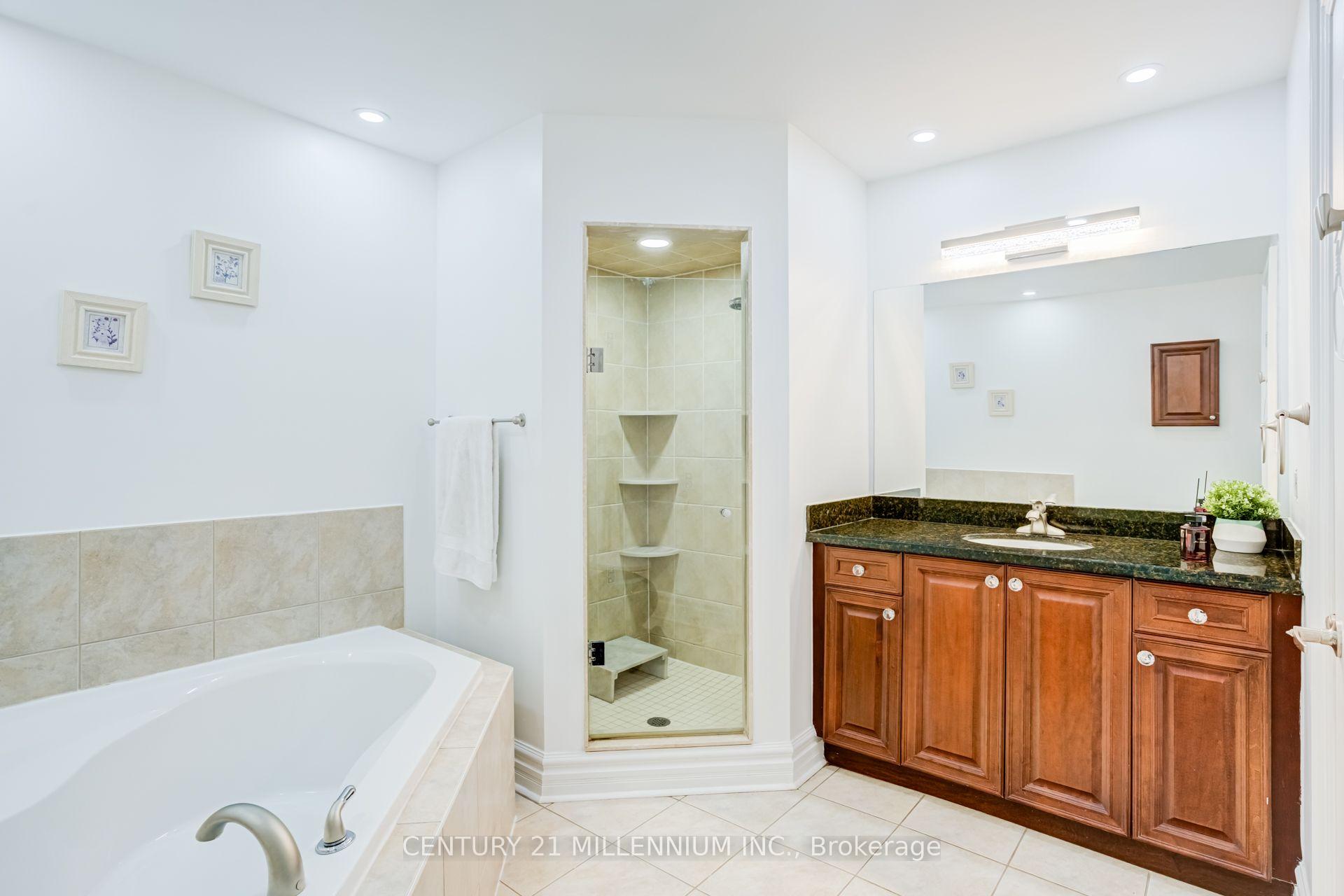Photo 36 of 102 Southlake Boulevard, Brampton, Madoc — HOMEH