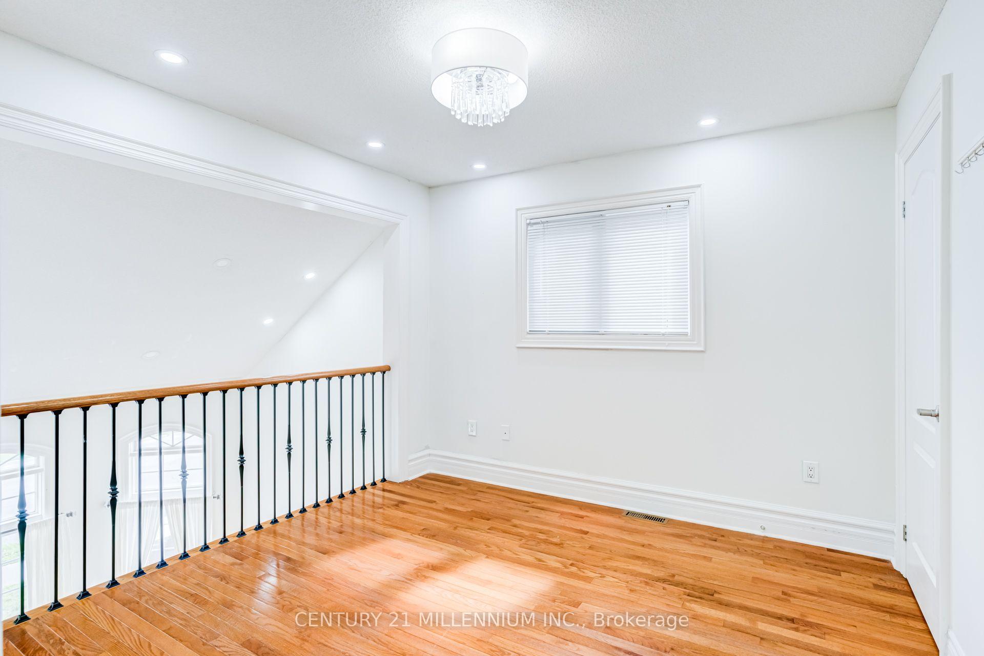 Photo 38 of 102 Southlake Boulevard, Brampton, Madoc — HOMEH