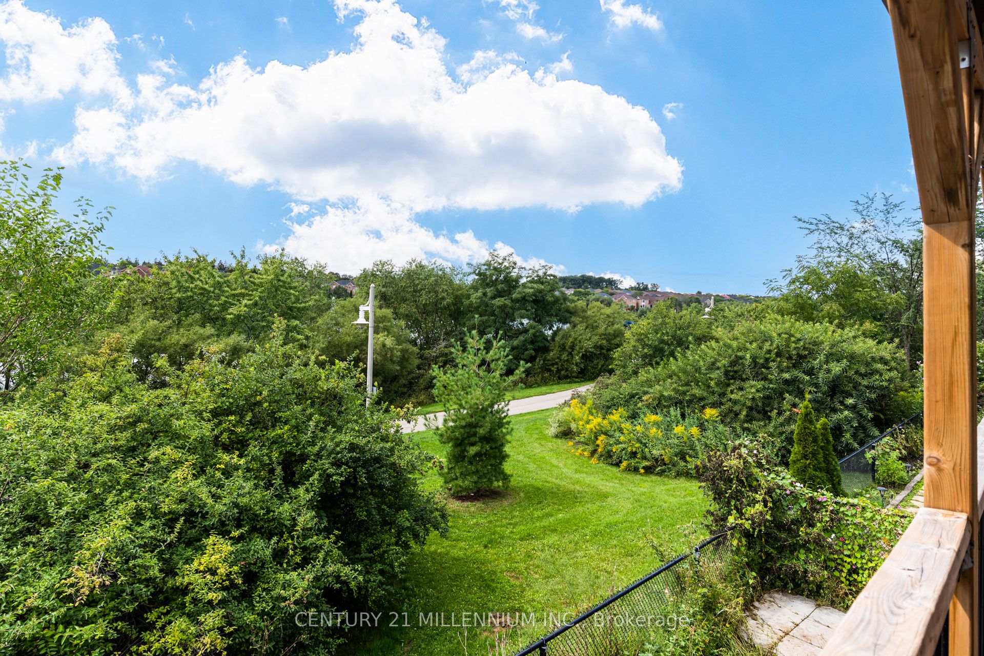 Photo 51 of 102 Southlake Boulevard, Brampton, Madoc — HOMEH