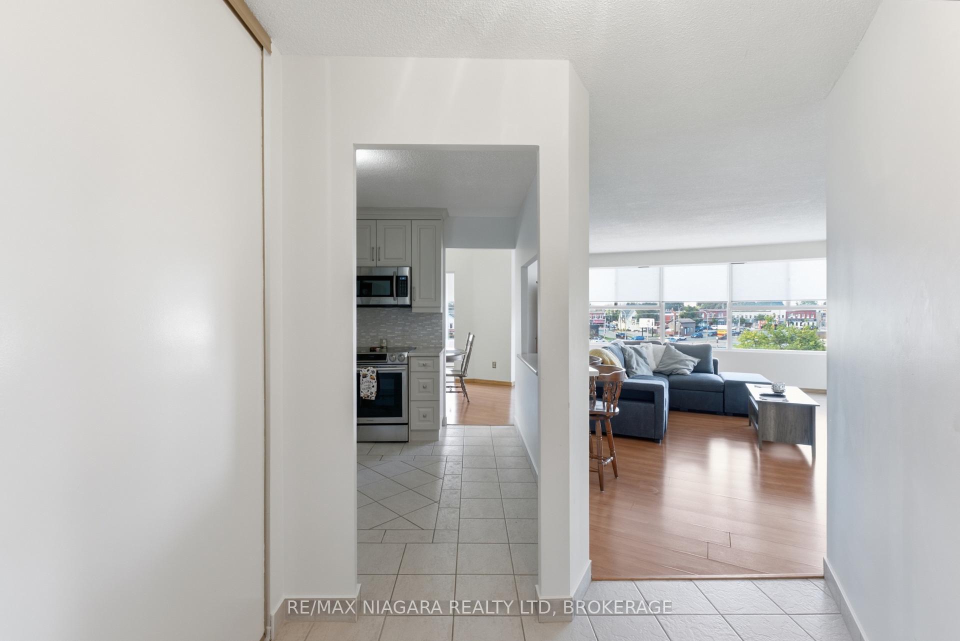 Photo 5 of Unit 411, 7 Gale Crescent, St. Catharines, E. Chester — HOMEH