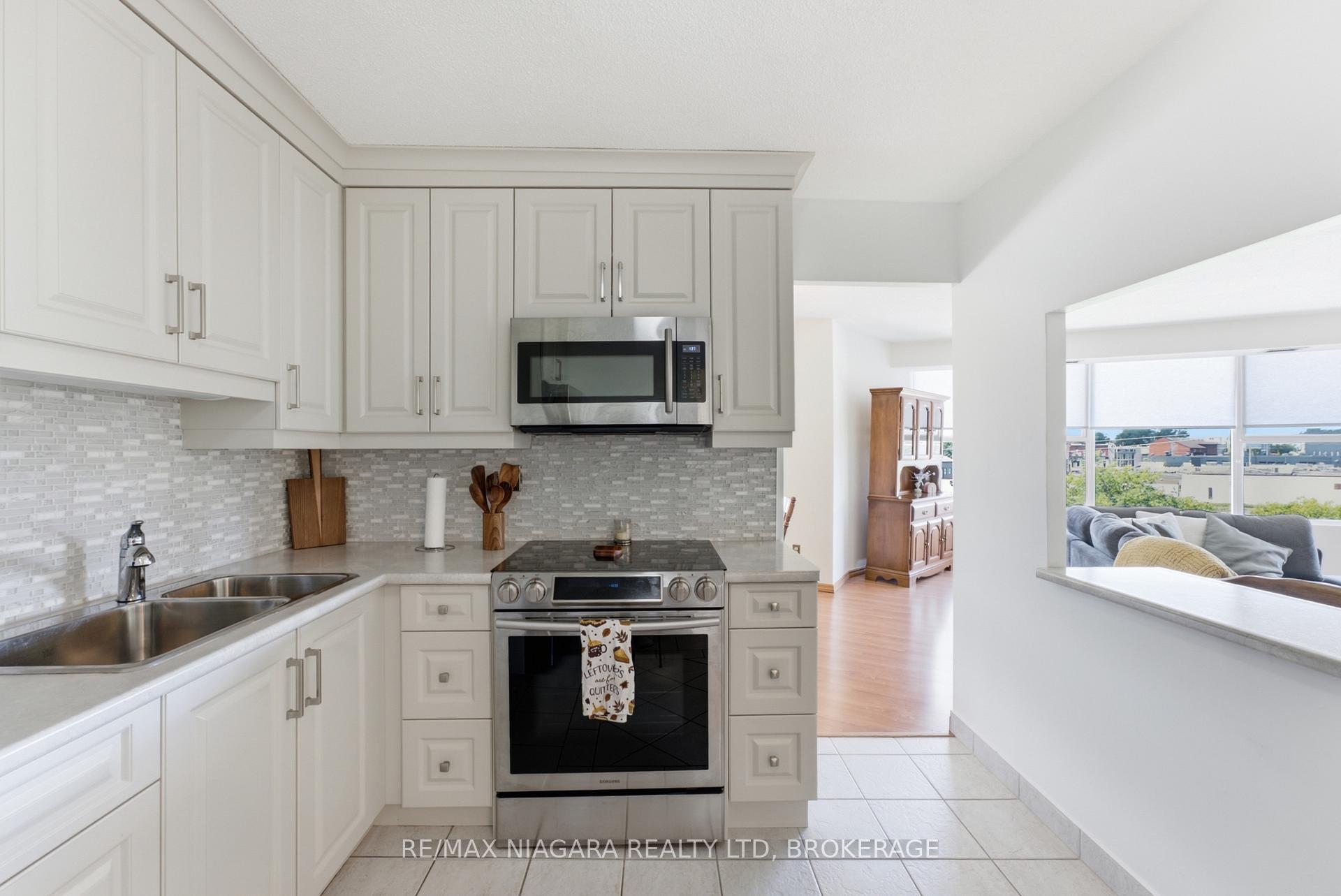 Photo 6 of Unit 411, 7 Gale Crescent, St. Catharines, E. Chester — HOMEH