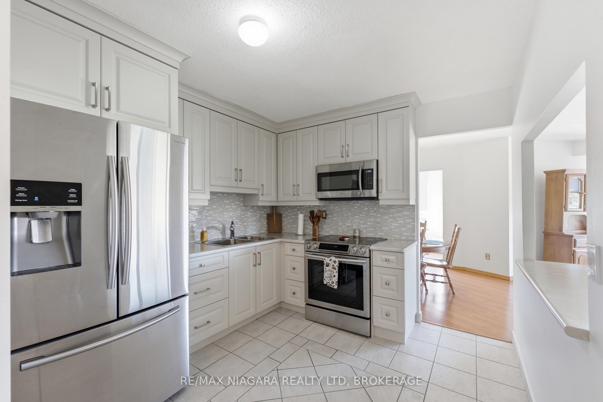 Photo 7 of Unit 411, 7 Gale Crescent, St. Catharines, E. Chester — HOMEH