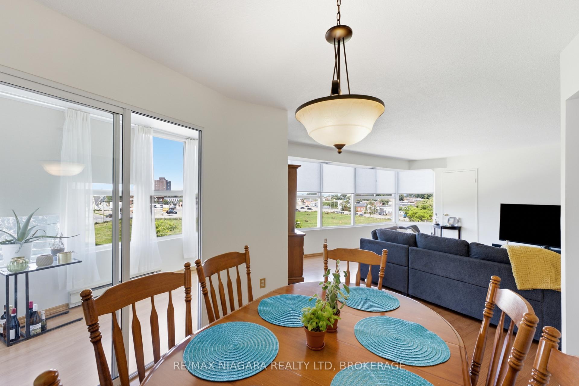 Photo 10 of Unit 411, 7 Gale Crescent, St. Catharines, E. Chester — HOMEH