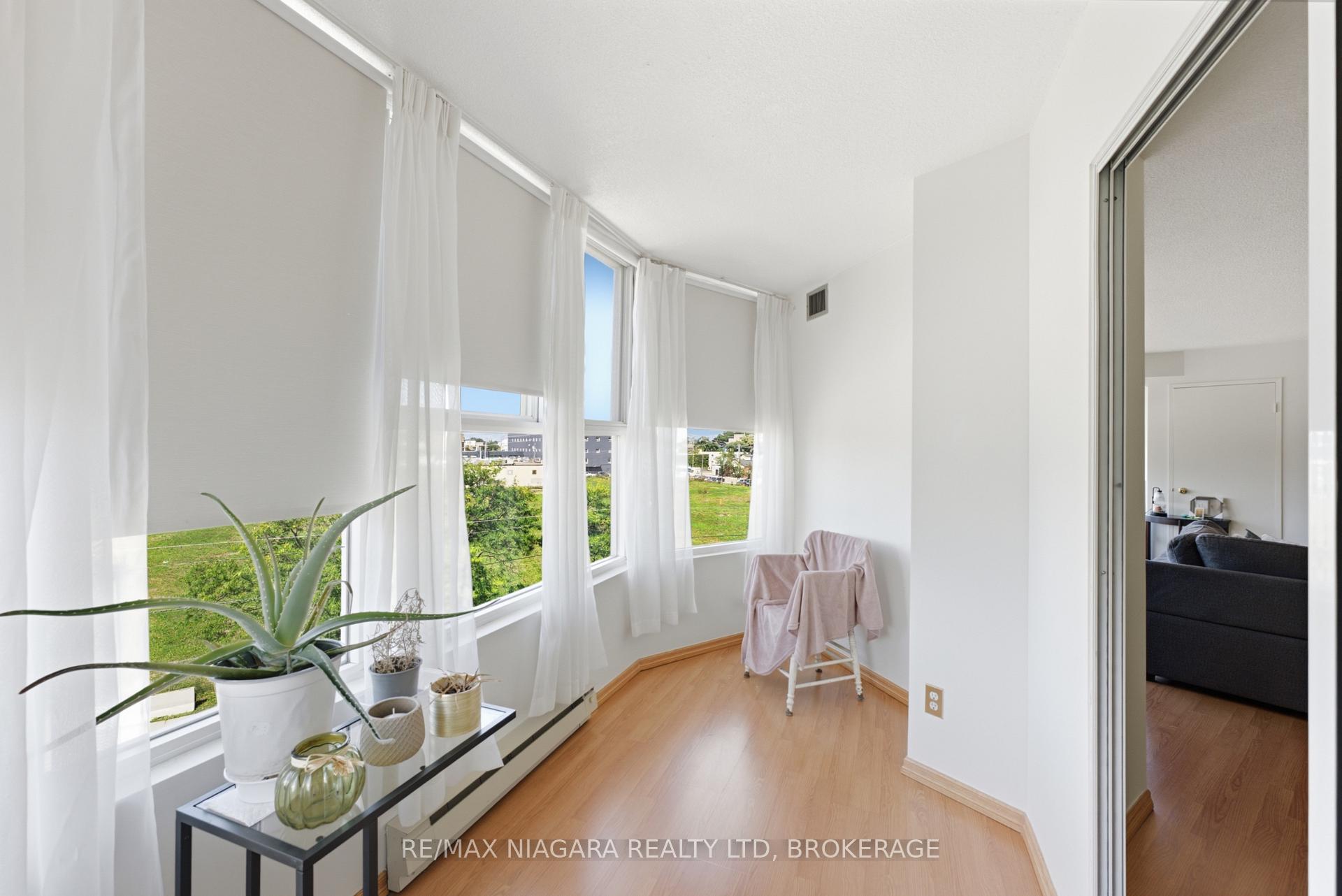 Photo 11 of Unit 411, 7 Gale Crescent, St. Catharines, E. Chester — HOMEH