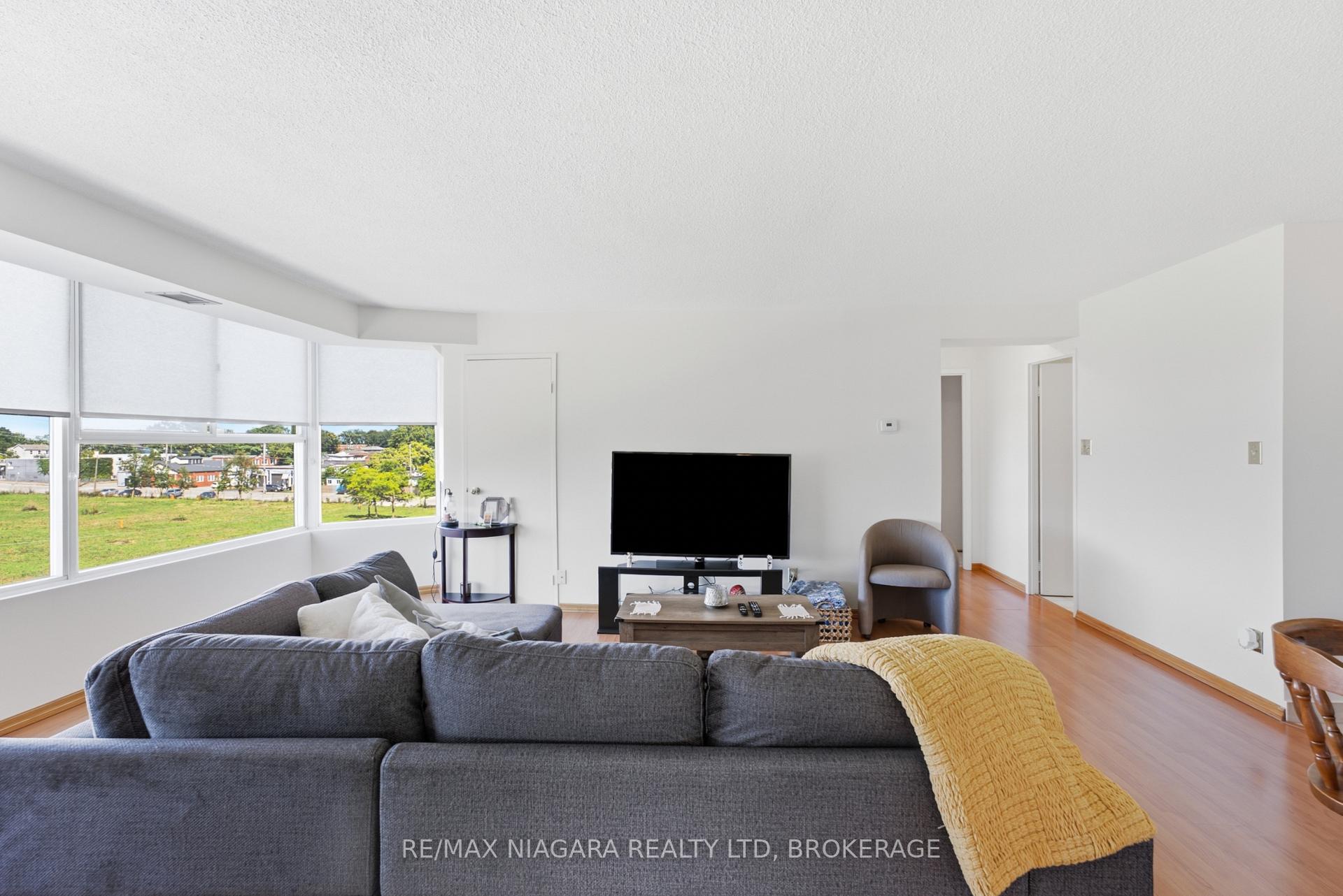 Photo 12 of Unit 411, 7 Gale Crescent, St. Catharines, E. Chester — HOMEH