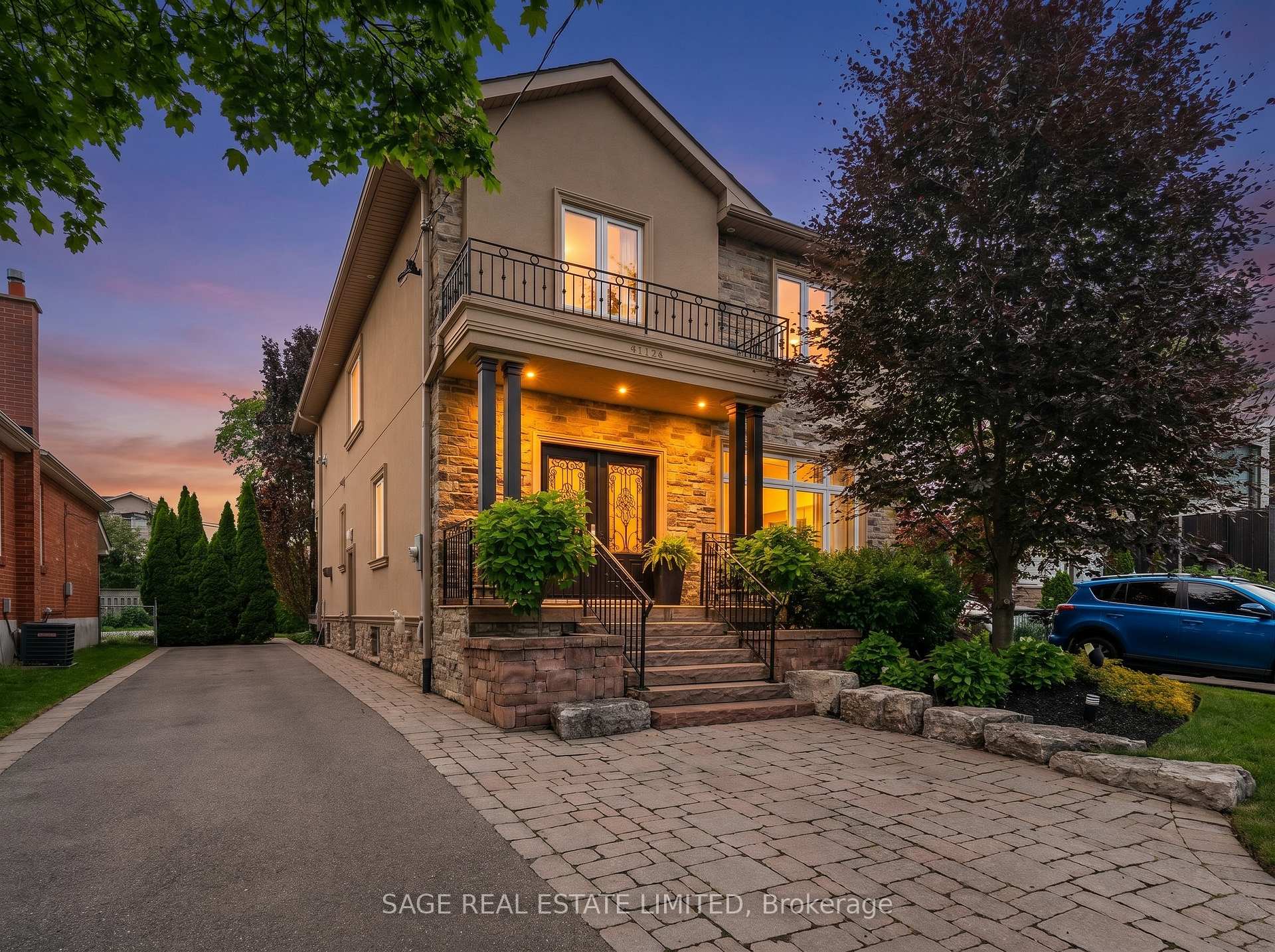 Photo 2 of 50 Northampton Drive, Etobicoke, Islington-City Centre West — HOMEH