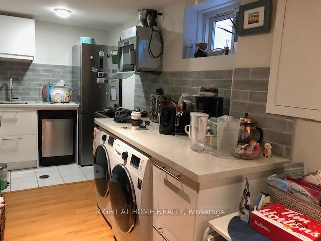 Photo 3 of Unit B, 172 Davisville Avenue, Toronto, Mount Pleasant East — HOMEH