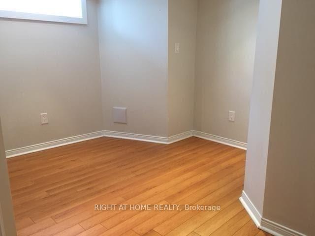 Photo 4 of Unit B, 172 Davisville Avenue, Toronto, Mount Pleasant East — HOMEH
