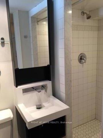 Photo 5 of Unit B, 172 Davisville Avenue, Toronto, Mount Pleasant East — HOMEH