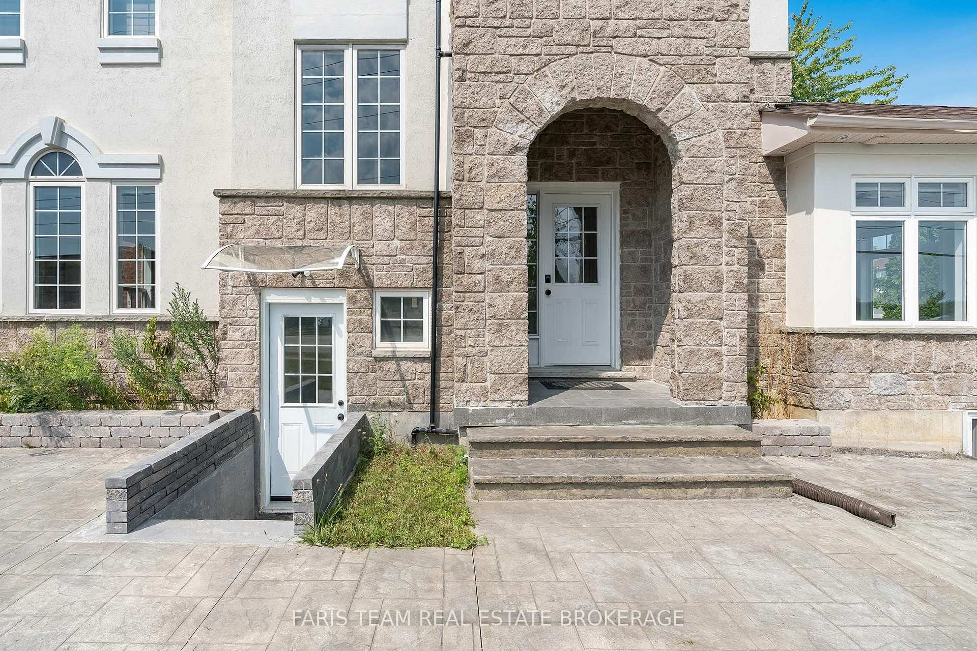 Photo 5 of 2 Vanessa Drive, Orillia — HOMEH