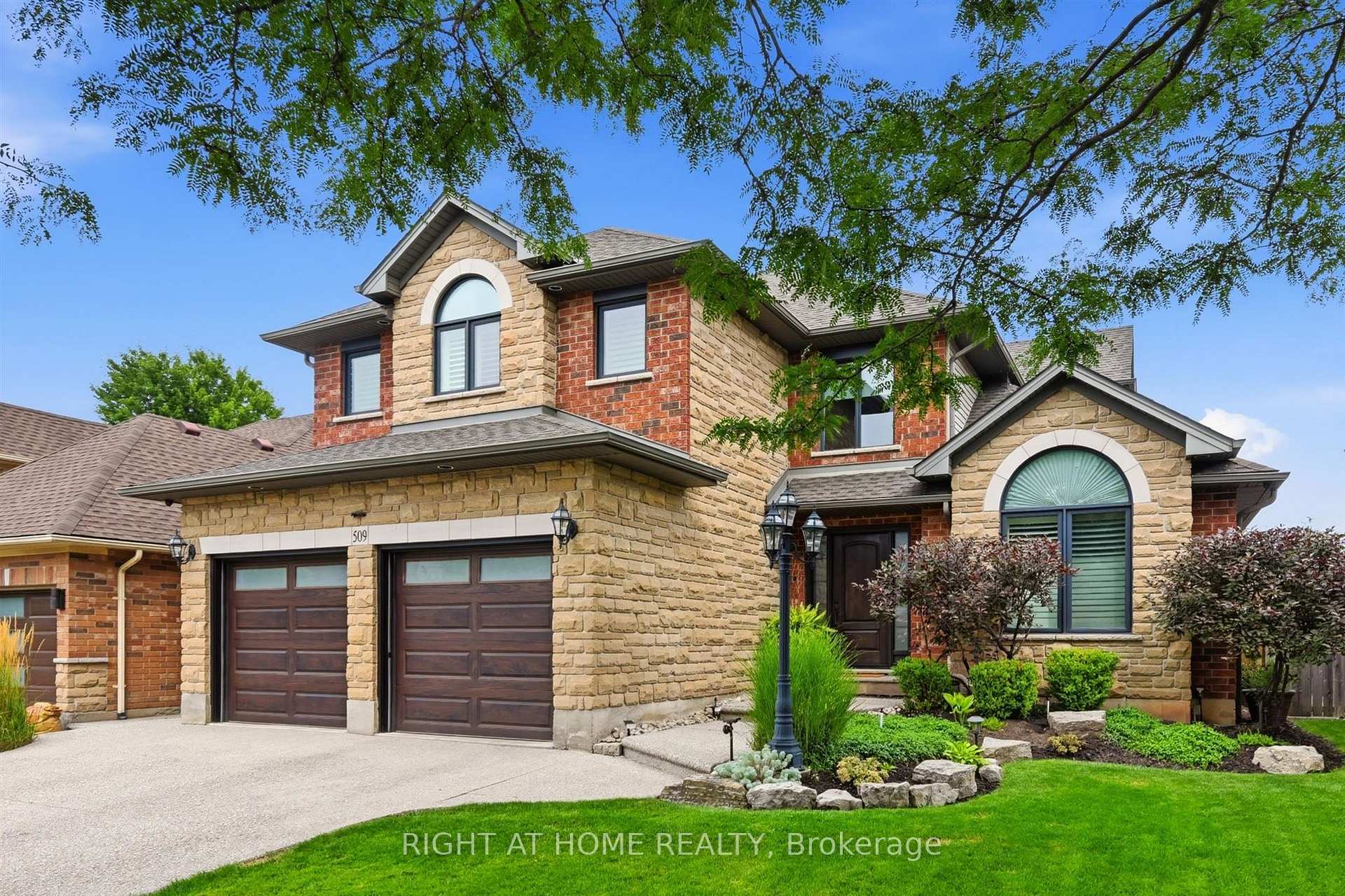 Photo 2 of 509 Larkspur Lane, Burlington, Bayview — HOMEH