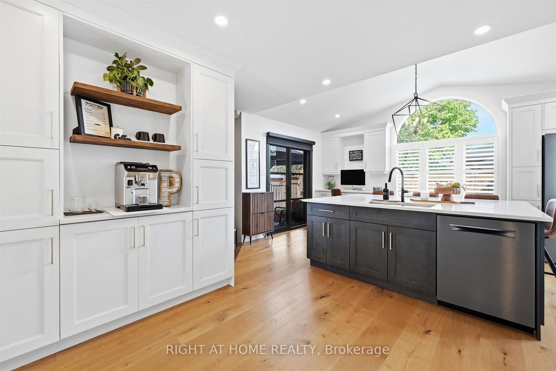 Photo 14 of 509 Larkspur Lane, Burlington, Bayview — HOMEH